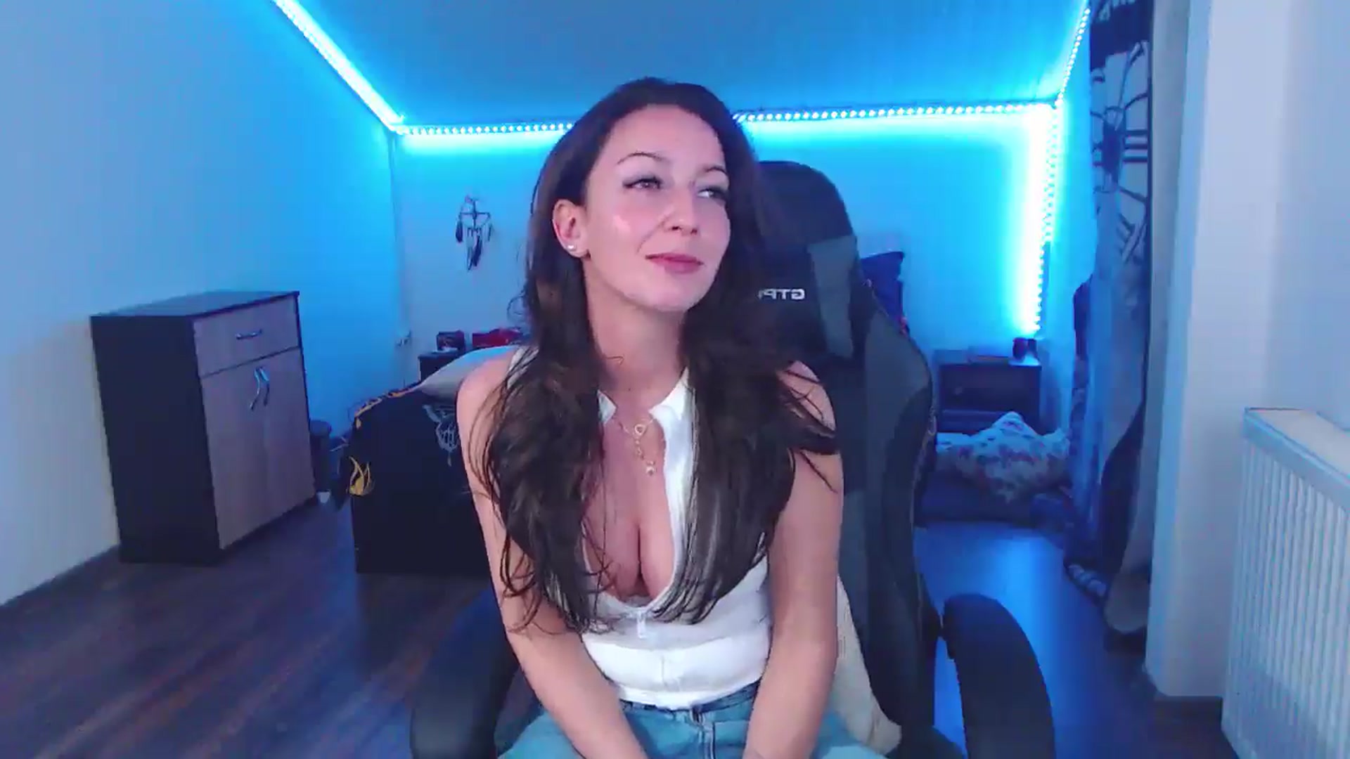 Gallery image thumbnail from SlimCurly's myfreecams stream on, 01/27/2026, 01:17 image 13 of 20