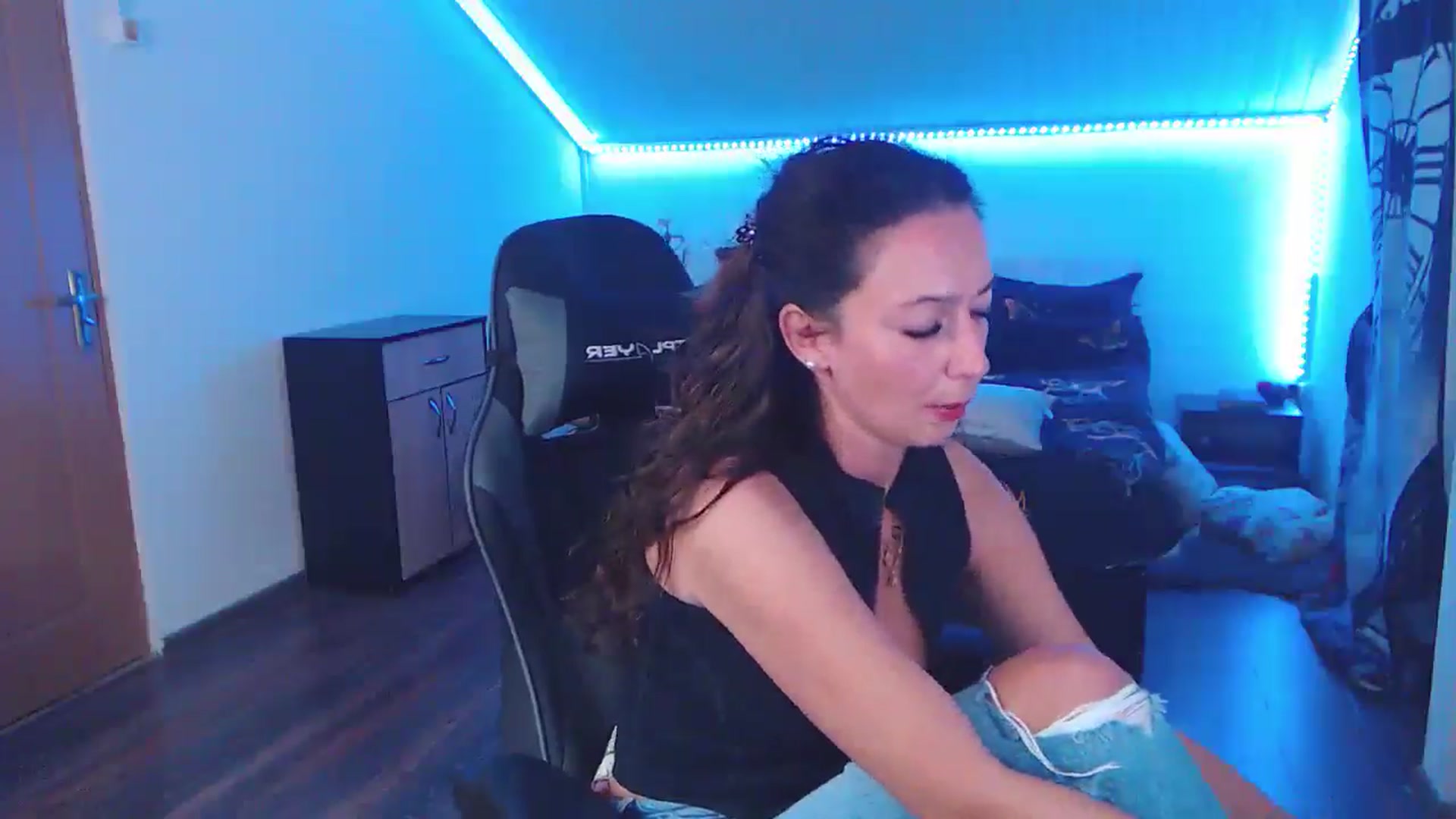 Gallery image thumbnail from SlimCurly's myfreecams stream on, 03/02/2026, 24:22 image 11 of 20