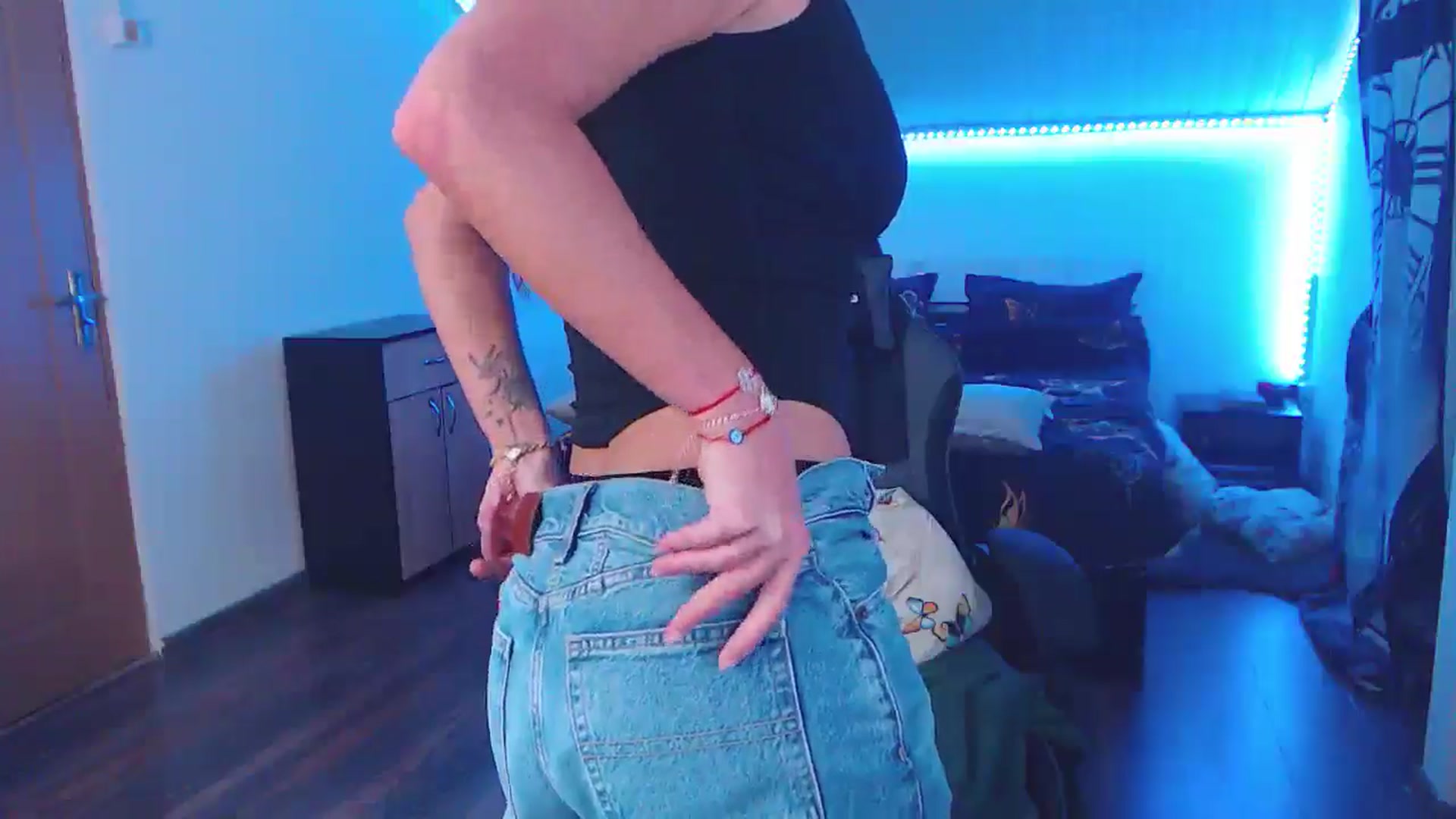 Gallery image thumbnail from SlimCurly's myfreecams stream on, 03/02/2026, 24:22 image 13 of 20