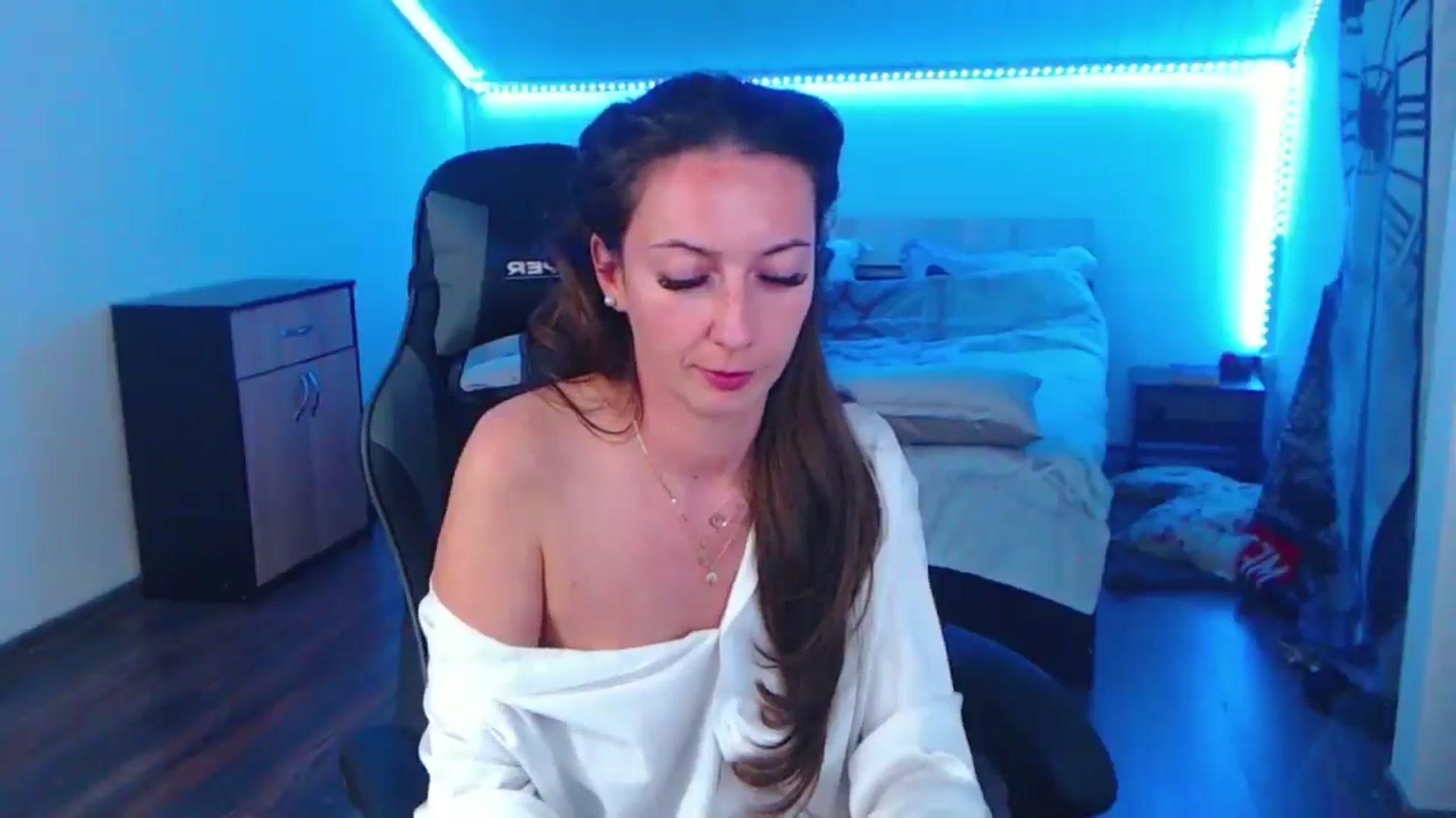 Gallery image thumbnail from SlimCurly's myfreecams stream on, 04/09/2026, 24:55 image 3 of 20