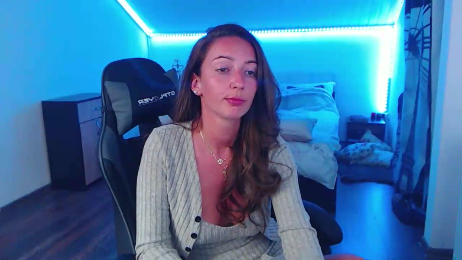 Gallery image thumbnail from SlimCurly's myfreecams stream on, 05/22/2026, 23:32 image 18 of 20