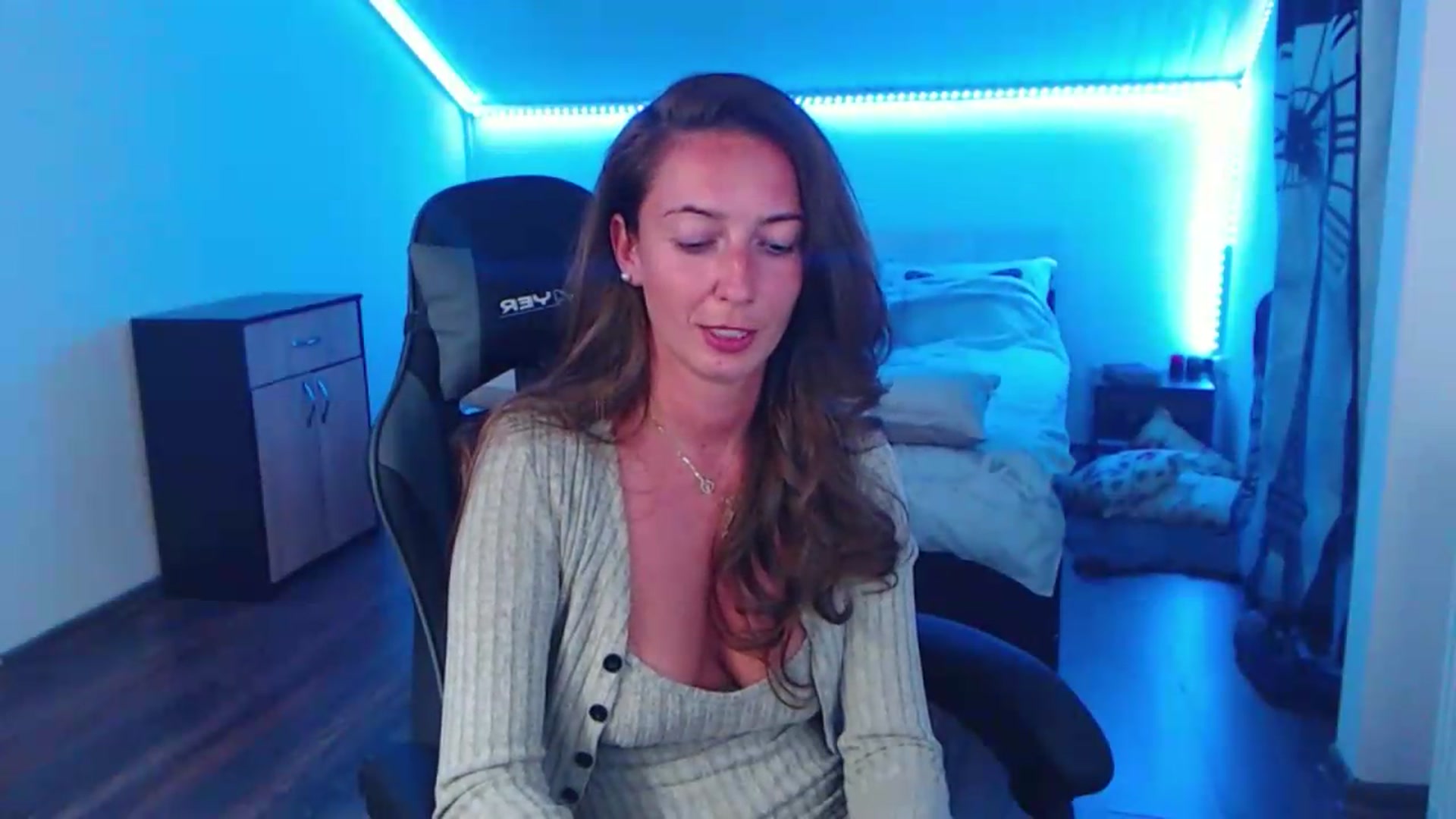 Gallery image thumbnail from SlimCurly's myfreecams stream on, 05/22/2026, 23:32 image 6 of 20