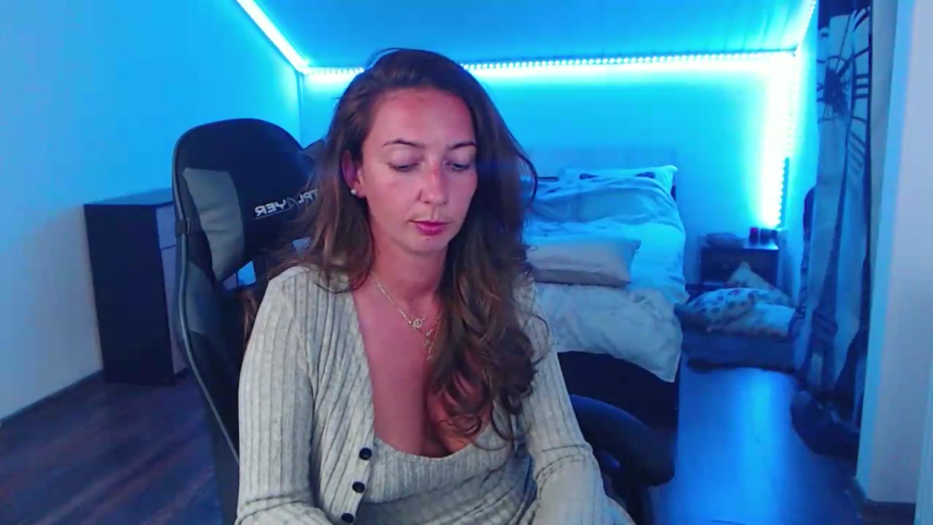 Gallery image thumbnail from SlimCurly's myfreecams stream on, 05/22/2026, 23:32 image 13 of 20