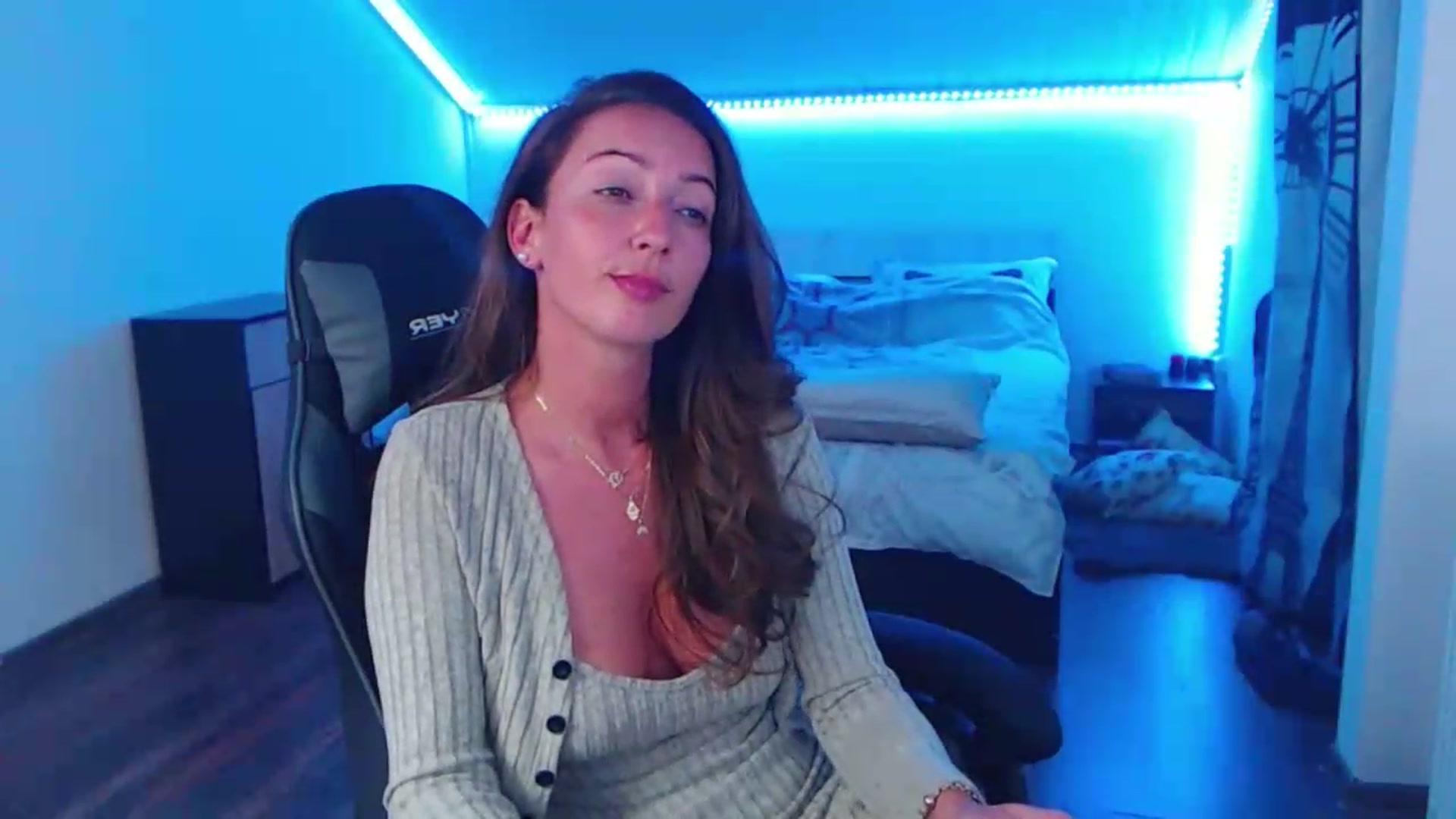Gallery image thumbnail from SlimCurly's myfreecams stream on, 05/22/2026, 23:32 image 16 of 20