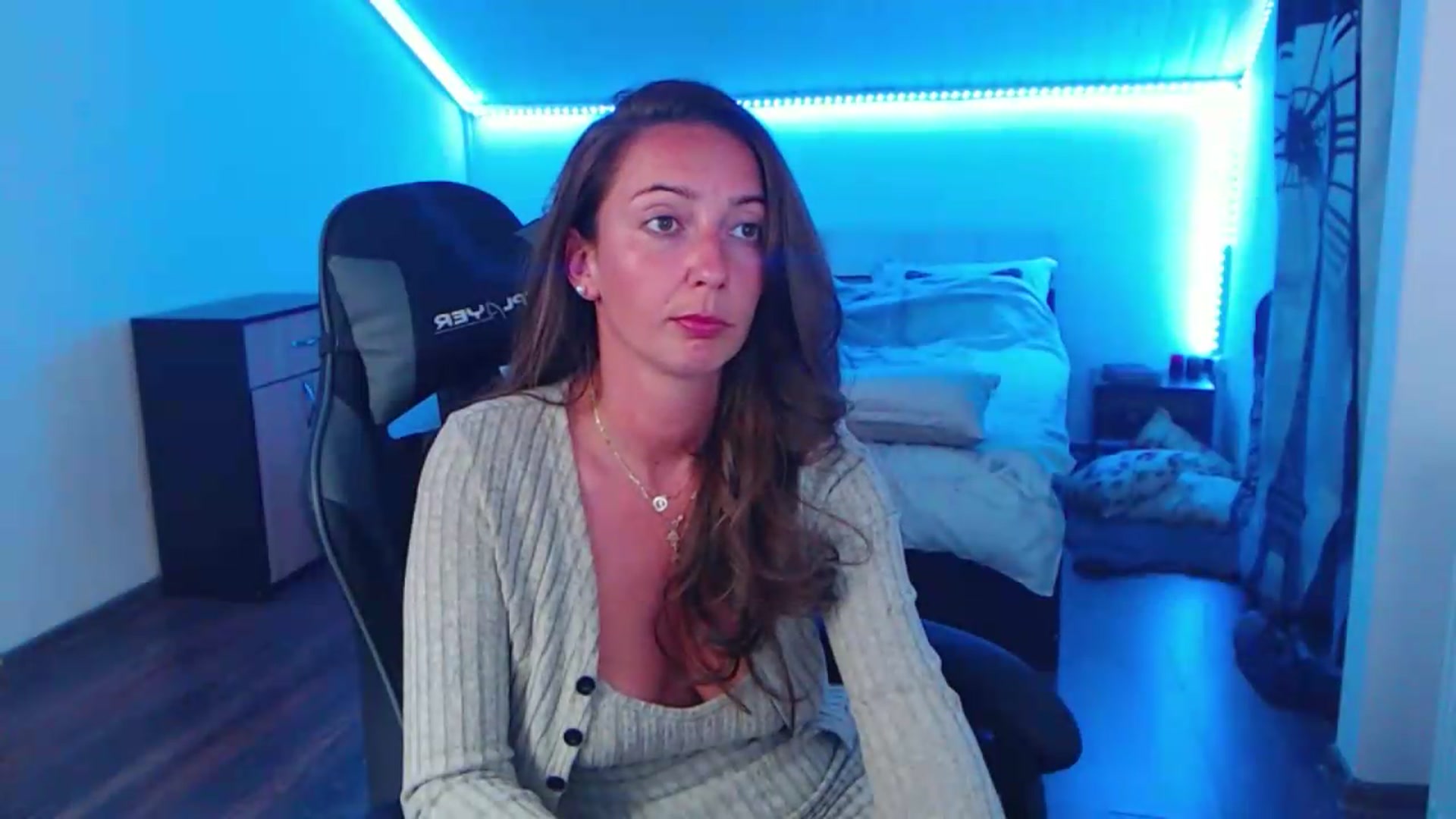 Gallery image thumbnail from SlimCurly's myfreecams stream on, 05/22/2026, 23:32 image 17 of 20