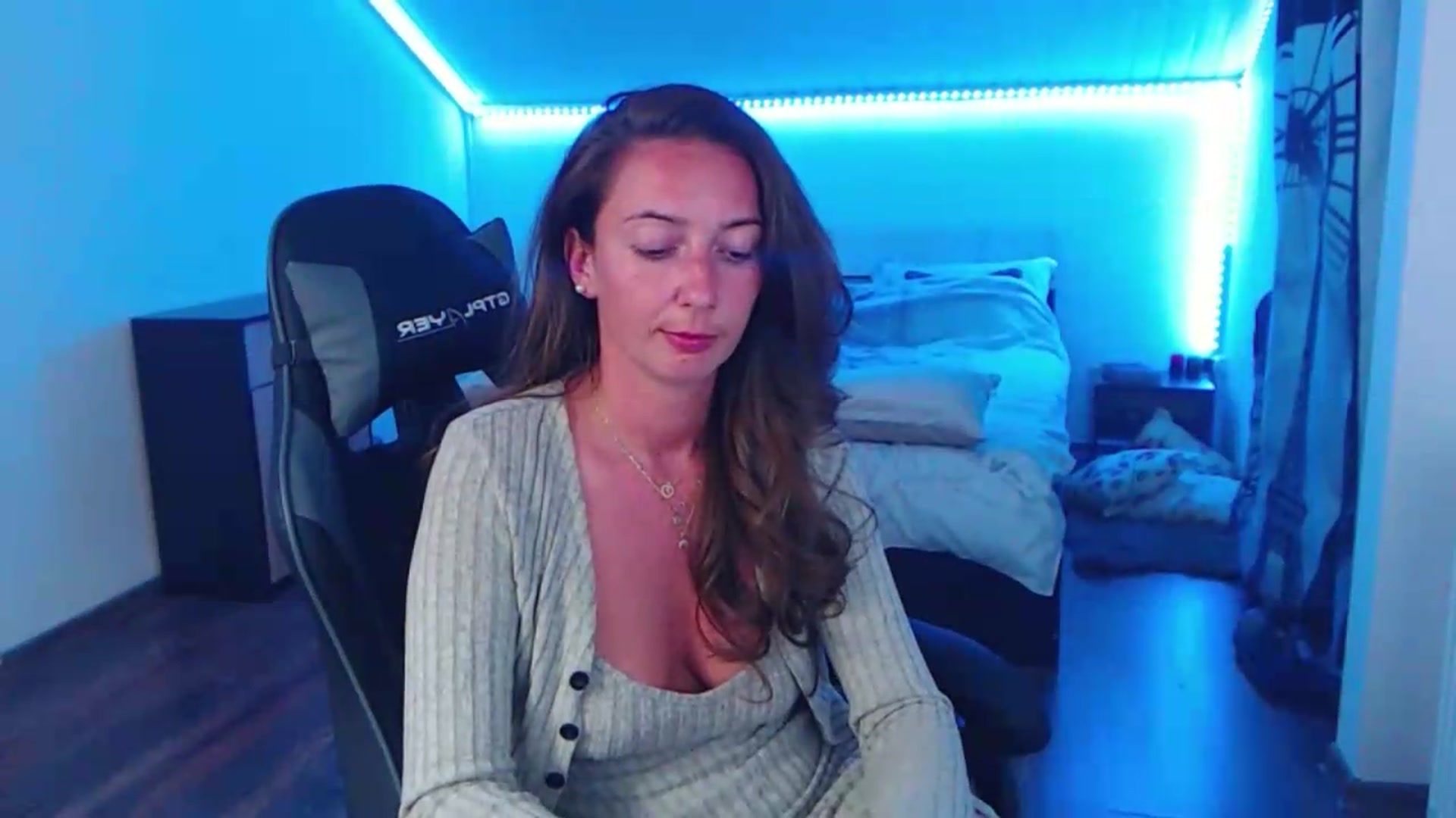Gallery image thumbnail from SlimCurly's myfreecams stream on, 05/22/2026, 23:32 image 15 of 20