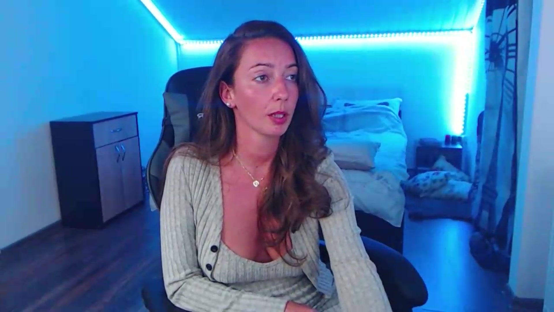 Gallery image thumbnail from SlimCurly's myfreecams stream on, 05/22/2026, 23:32 image 5 of 20
