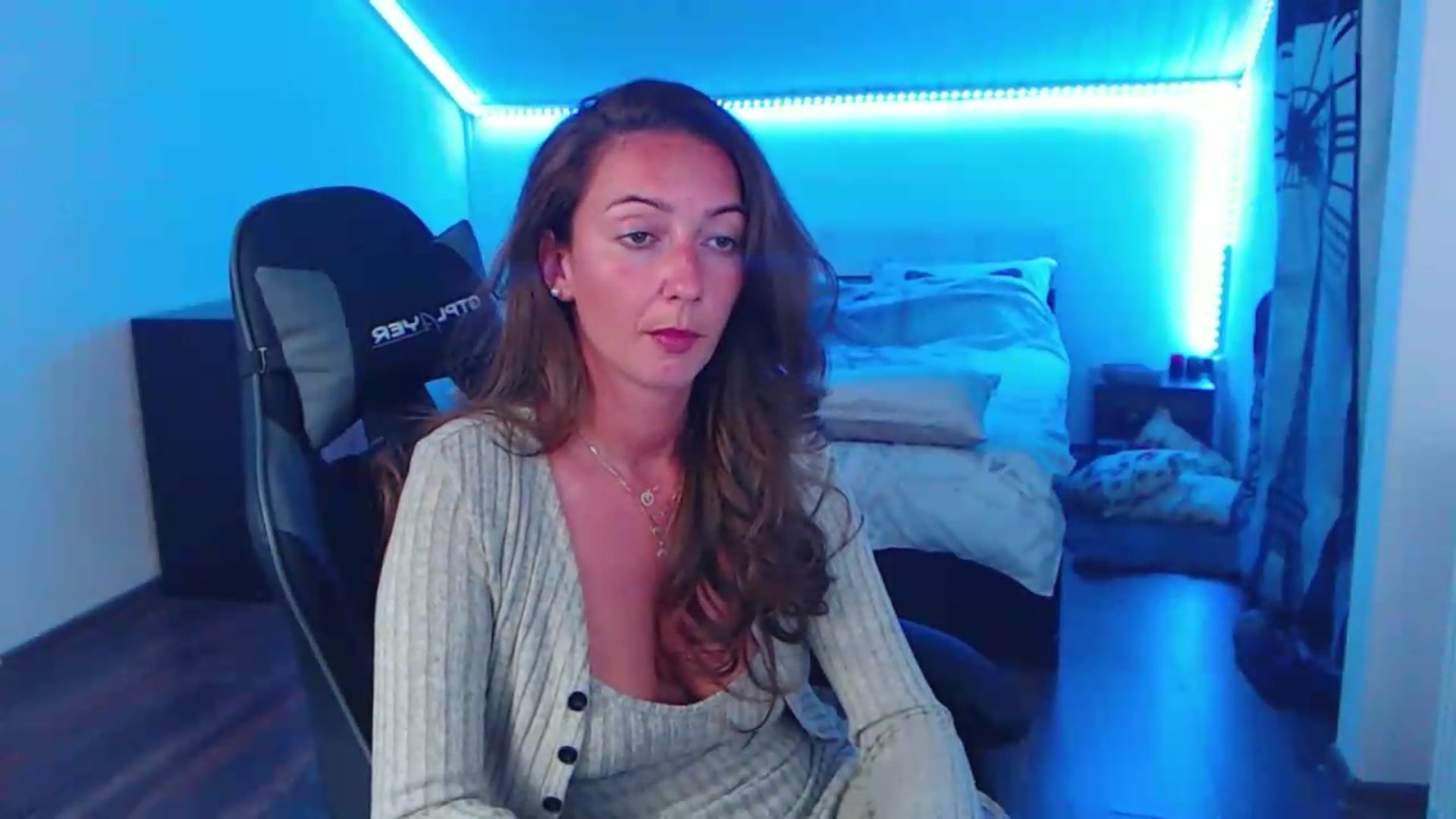 Gallery image thumbnail from SlimCurly's myfreecams stream on, 05/22/2026, 23:32 image 14 of 20