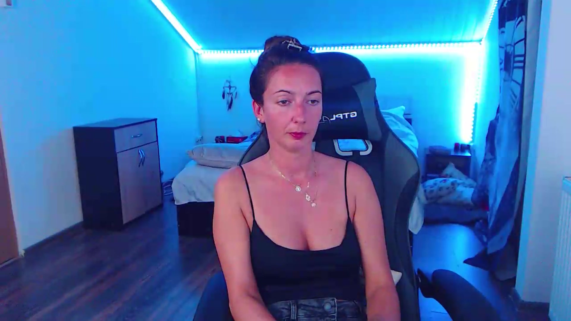 Gallery image thumbnail from SlimCurly's myfreecams stream on, 05/27/2026, 22:31 image 10 of 20