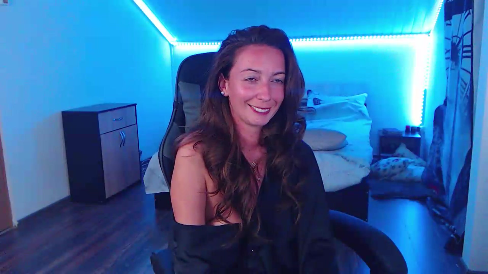 Gallery image thumbnail from SlimCurly's myfreecams stream on, 05/31/2026, 23:20 image 4 of 20