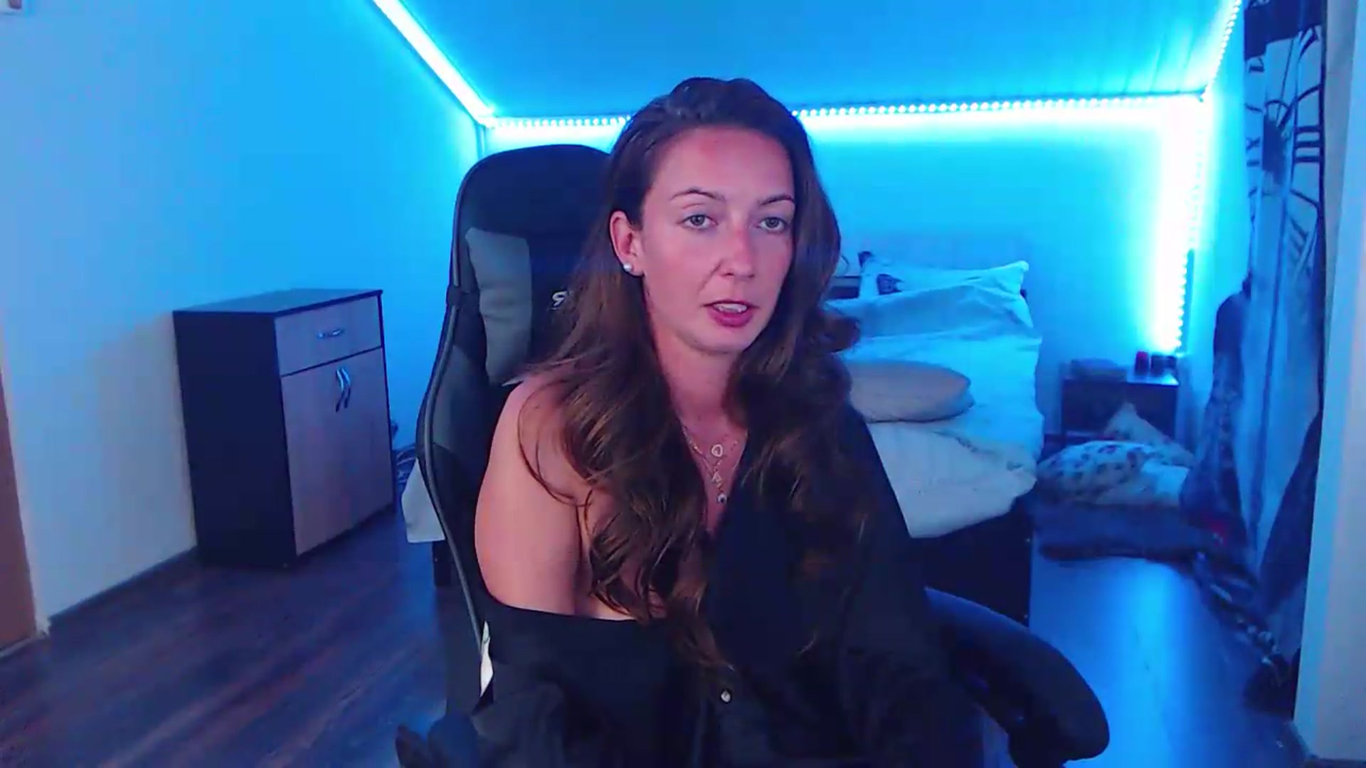 Gallery image thumbnail from SlimCurly's myfreecams stream on, 05/31/2026, 23:20 image 12 of 20
