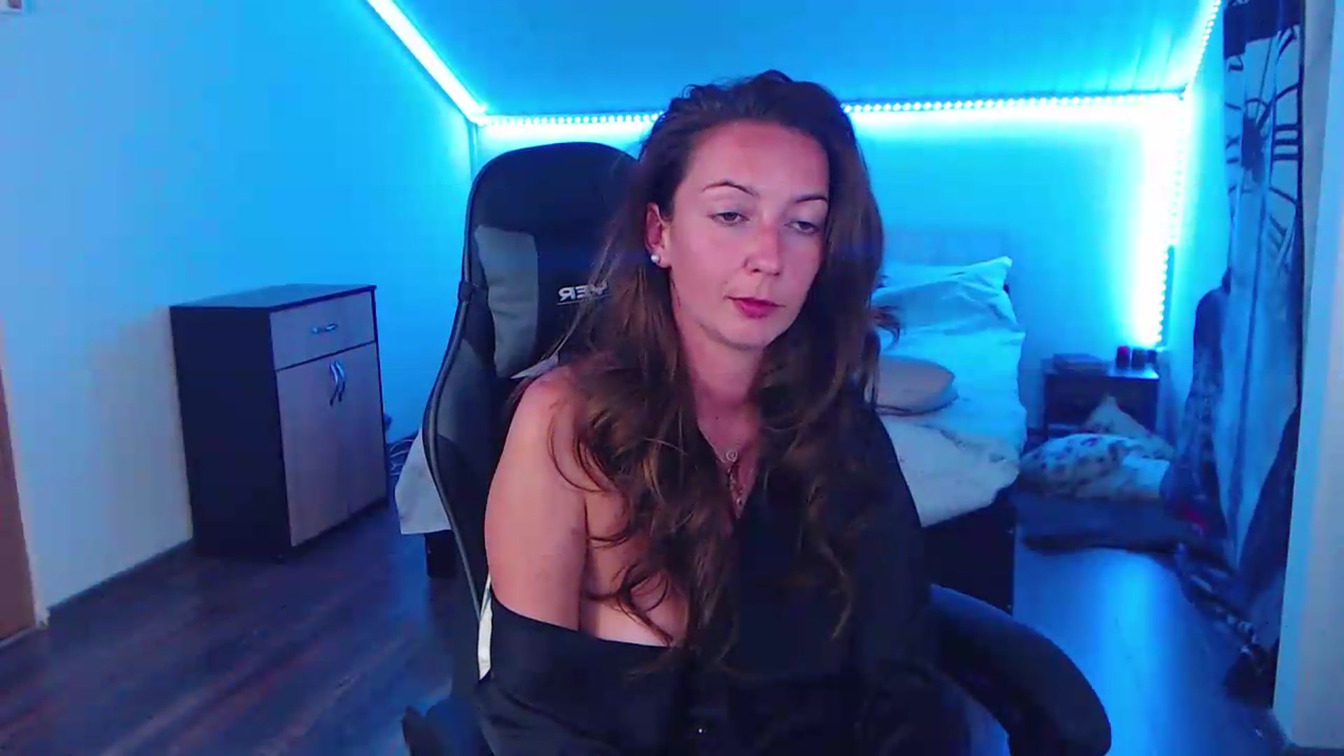 Gallery image thumbnail from SlimCurly's myfreecams stream on, 05/31/2026, 23:20 image 3 of 20