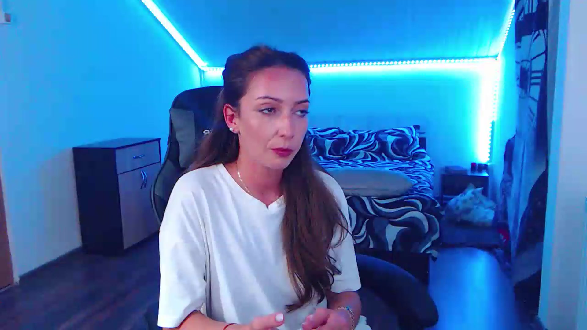 Gallery image thumbnail from SlimCurly's myfreecams stream on, 06/06/2026, 22:28 image 13 of 20