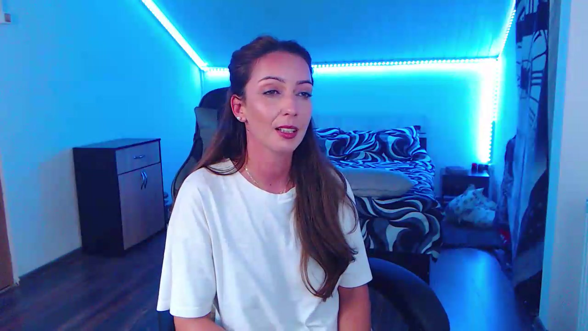 Gallery image thumbnail from SlimCurly's myfreecams stream on, 06/06/2026, 22:28 image 9 of 20