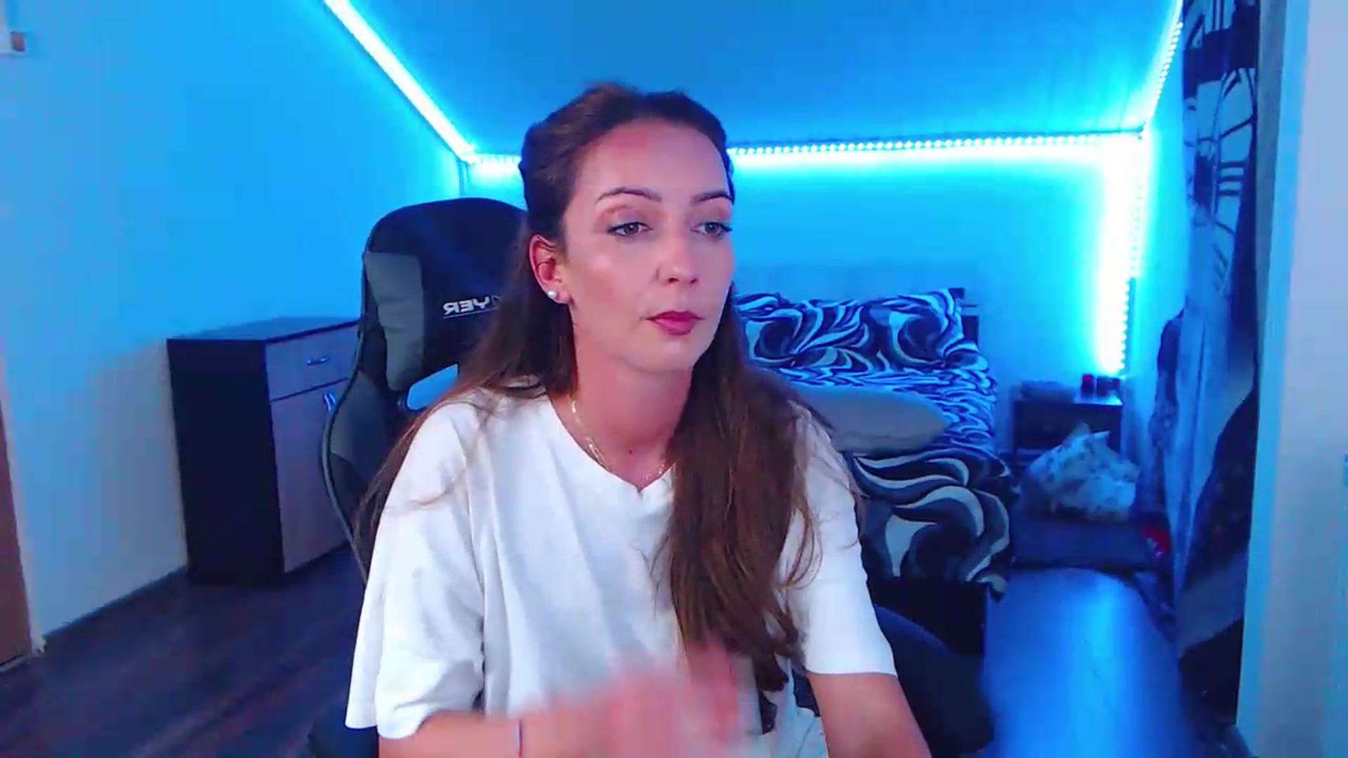 Gallery image thumbnail from SlimCurly's myfreecams stream on, 06/06/2026, 22:28 image 19 of 20