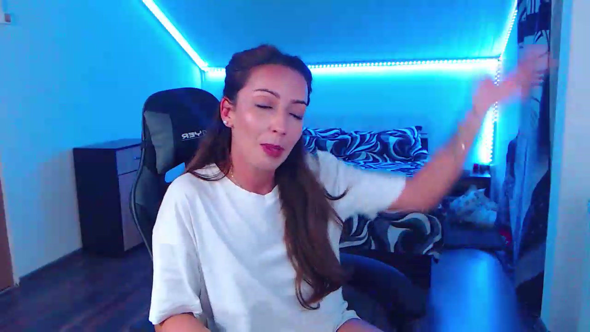 Gallery image thumbnail from SlimCurly's myfreecams stream on, 06/06/2026, 22:28 image 8 of 20