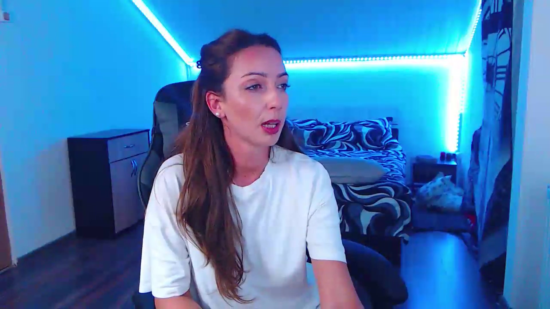 Gallery image thumbnail from SlimCurly's myfreecams stream on, 06/06/2026, 22:28 image 3 of 20