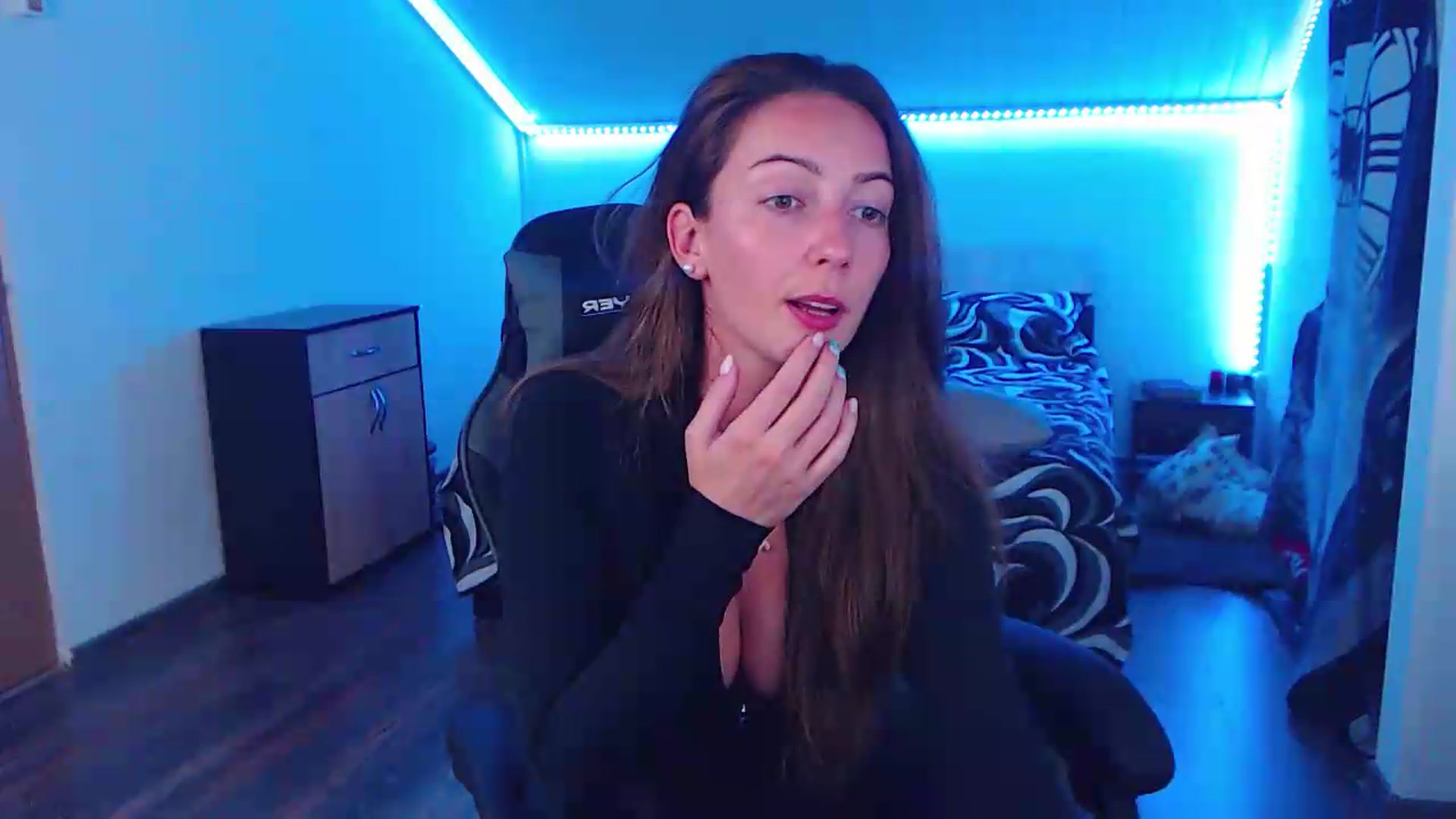 Gallery image thumbnail from SlimCurly's myfreecams stream on, 06/09/2026, 22:20 image 18 of 20