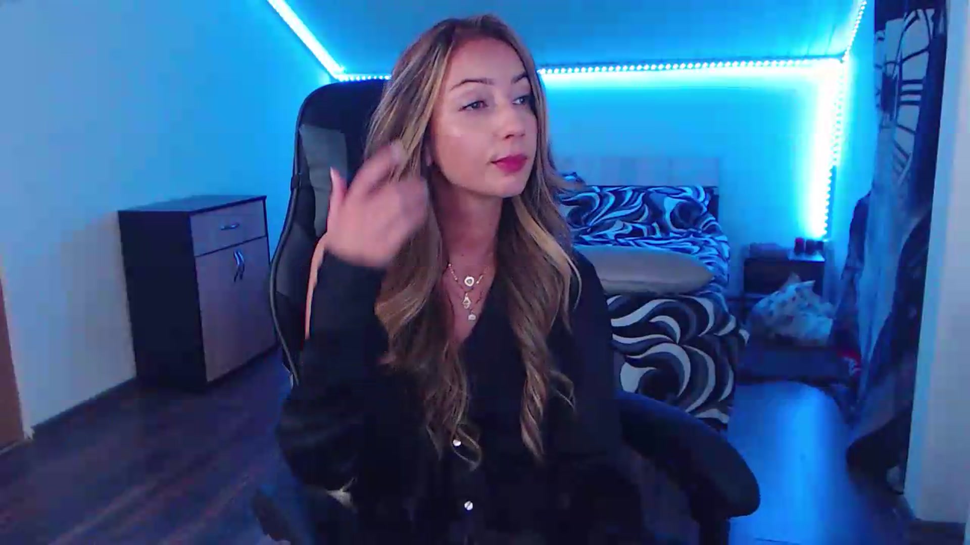 Gallery image thumbnail from SlimCurly's myfreecams stream on, 06/10/2026, 21:48 image 16 of 20