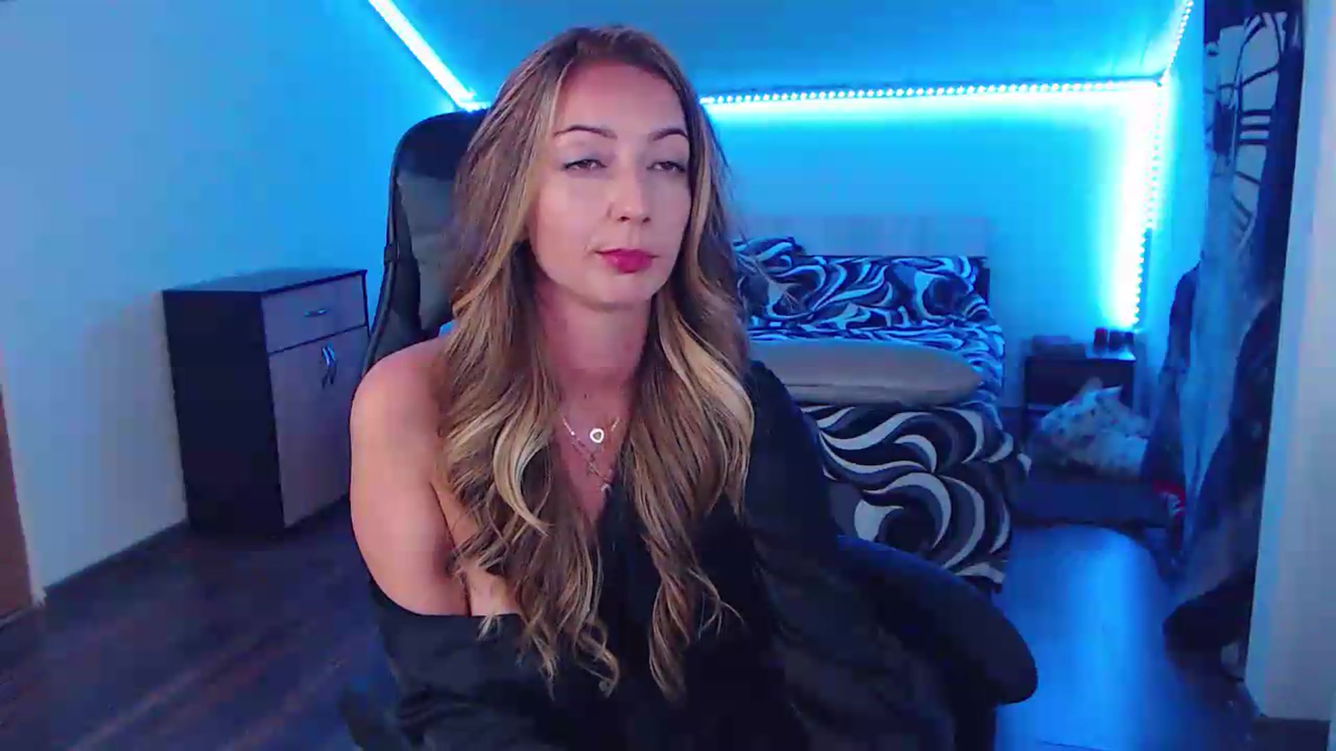 Gallery image thumbnail from SlimCurly's myfreecams stream on, 06/10/2026, 21:48 image 12 of 20
