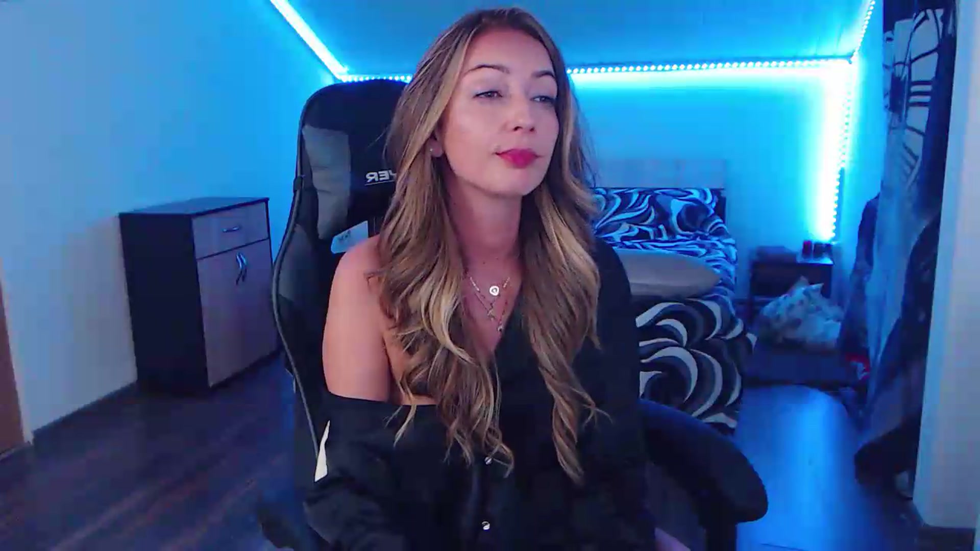 Gallery image thumbnail from SlimCurly's myfreecams stream on, 06/10/2026, 21:48 image 11 of 20