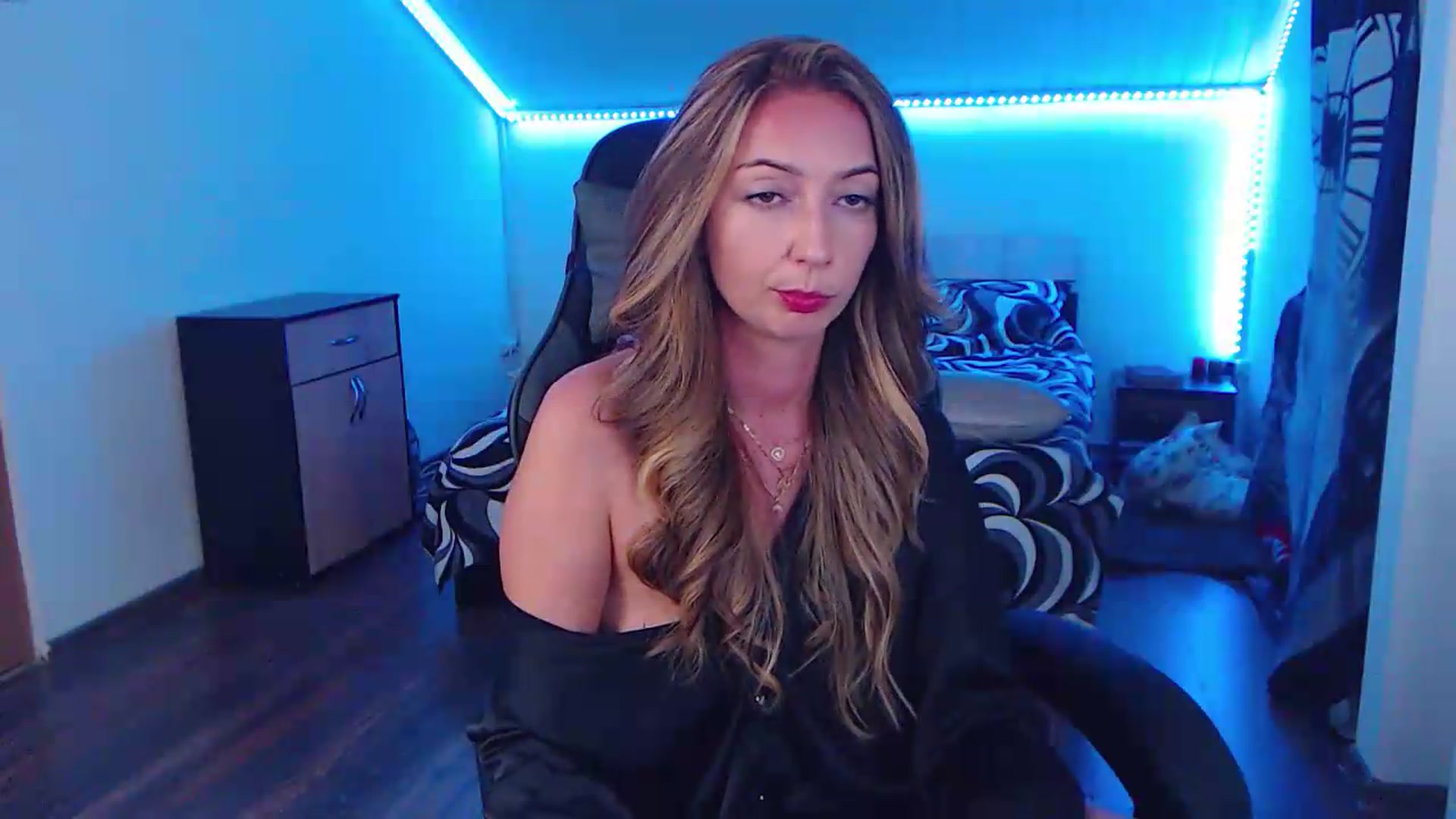 Gallery image thumbnail from SlimCurly's myfreecams stream on, 06/10/2026, 21:48 image 6 of 20