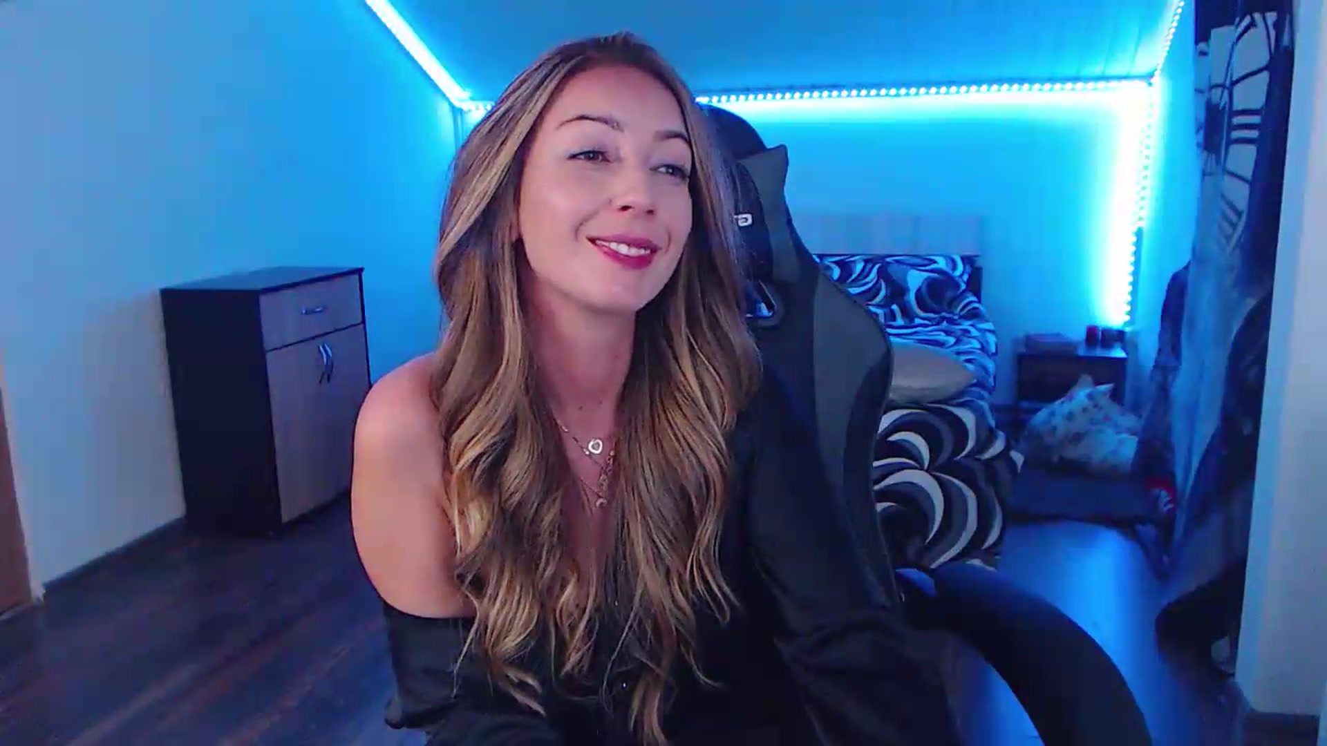Gallery image thumbnail from SlimCurly's myfreecams stream on, 06/10/2026, 21:48 image 4 of 20