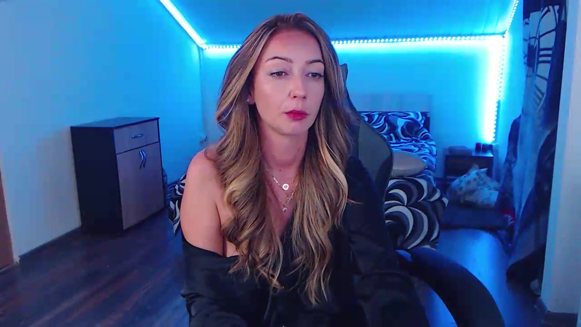 Gallery image thumbnail from SlimCurly's myfreecams stream on, 06/10/2026, 21:48 image 5 of 20
