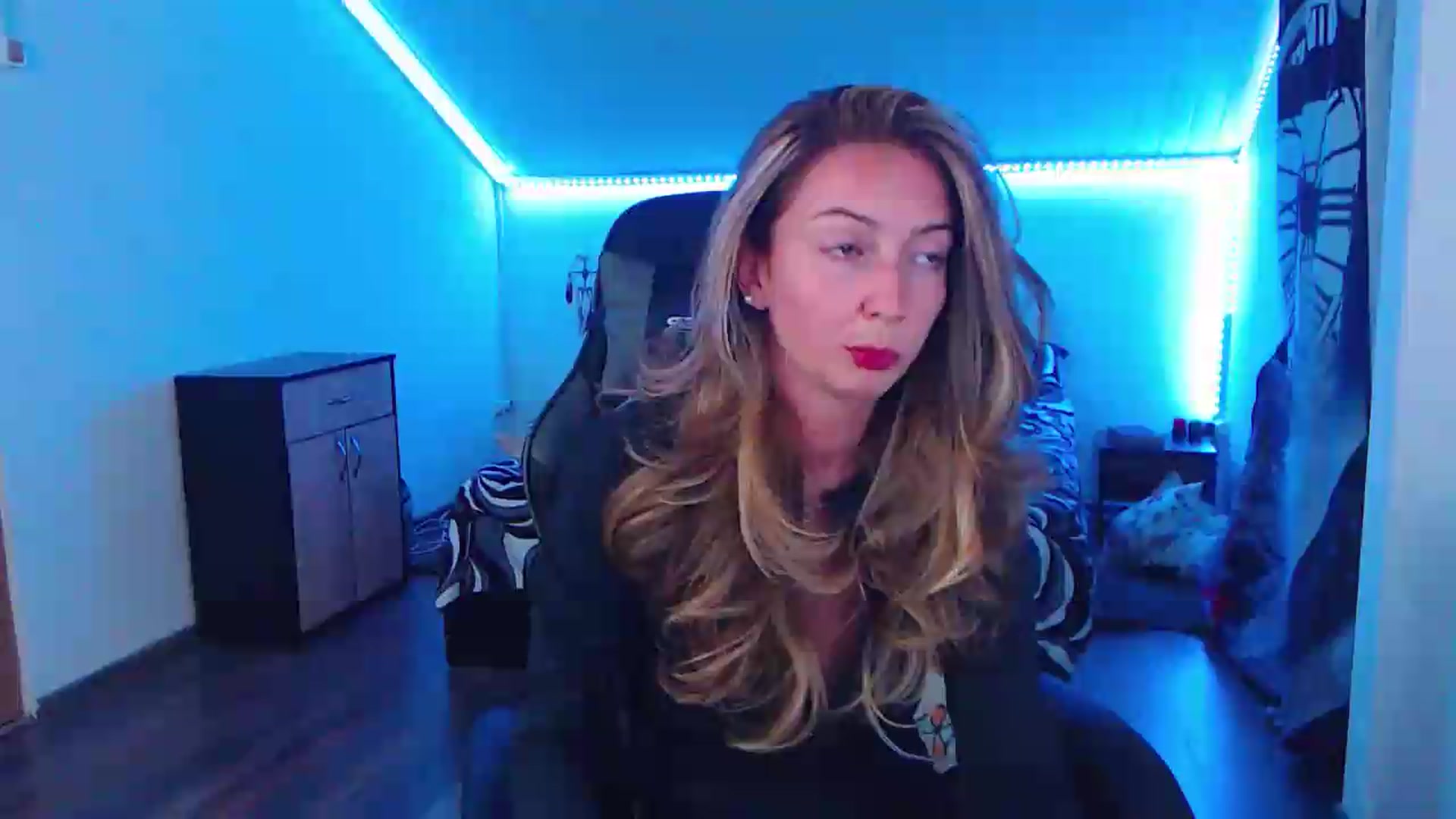 Gallery image thumbnail from SlimCurly's myfreecams stream on, 06/13/2026, 22:01 image 1 of 20