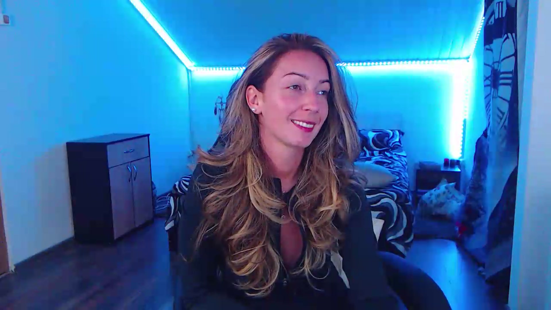 Gallery image thumbnail from SlimCurly's myfreecams stream on, 06/13/2026, 22:01 image 2 of 20
