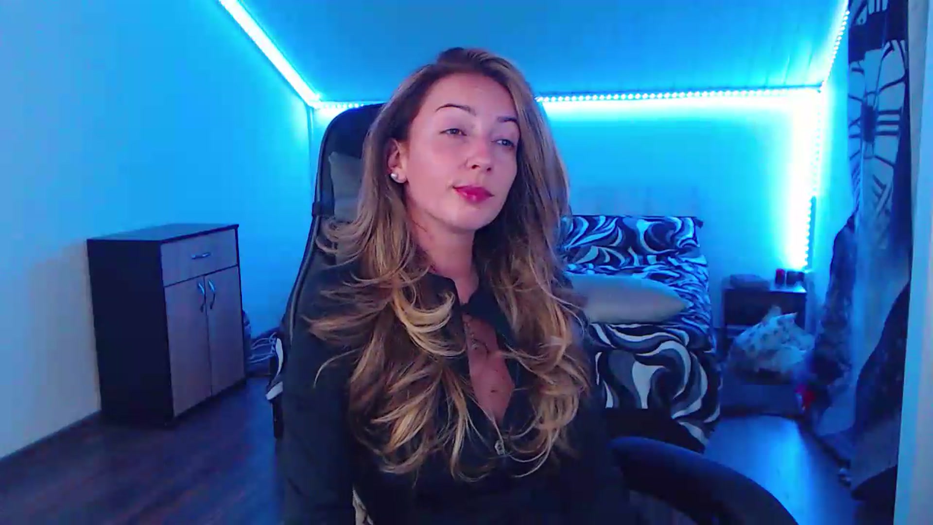 Gallery image thumbnail from SlimCurly's myfreecams stream on, 06/13/2026, 22:01 image 10 of 20