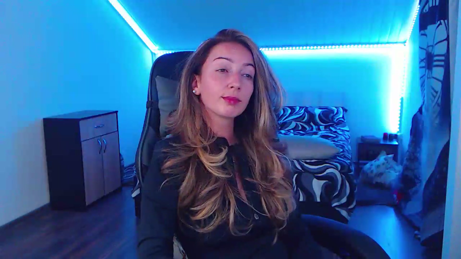 Gallery image thumbnail from SlimCurly's myfreecams stream on, 06/13/2026, 22:01 image 11 of 20