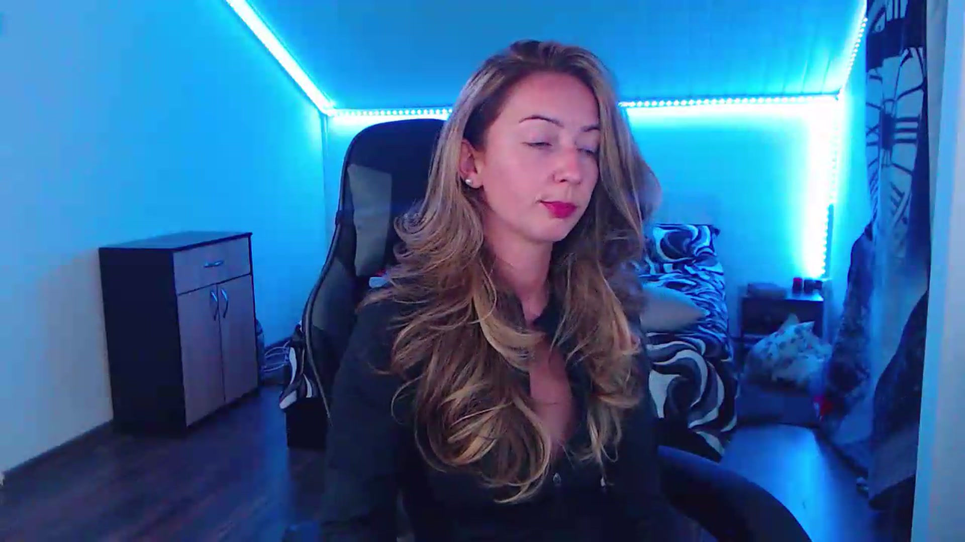 Gallery image thumbnail from SlimCurly's myfreecams stream on, 06/13/2026, 22:01 image 4 of 20
