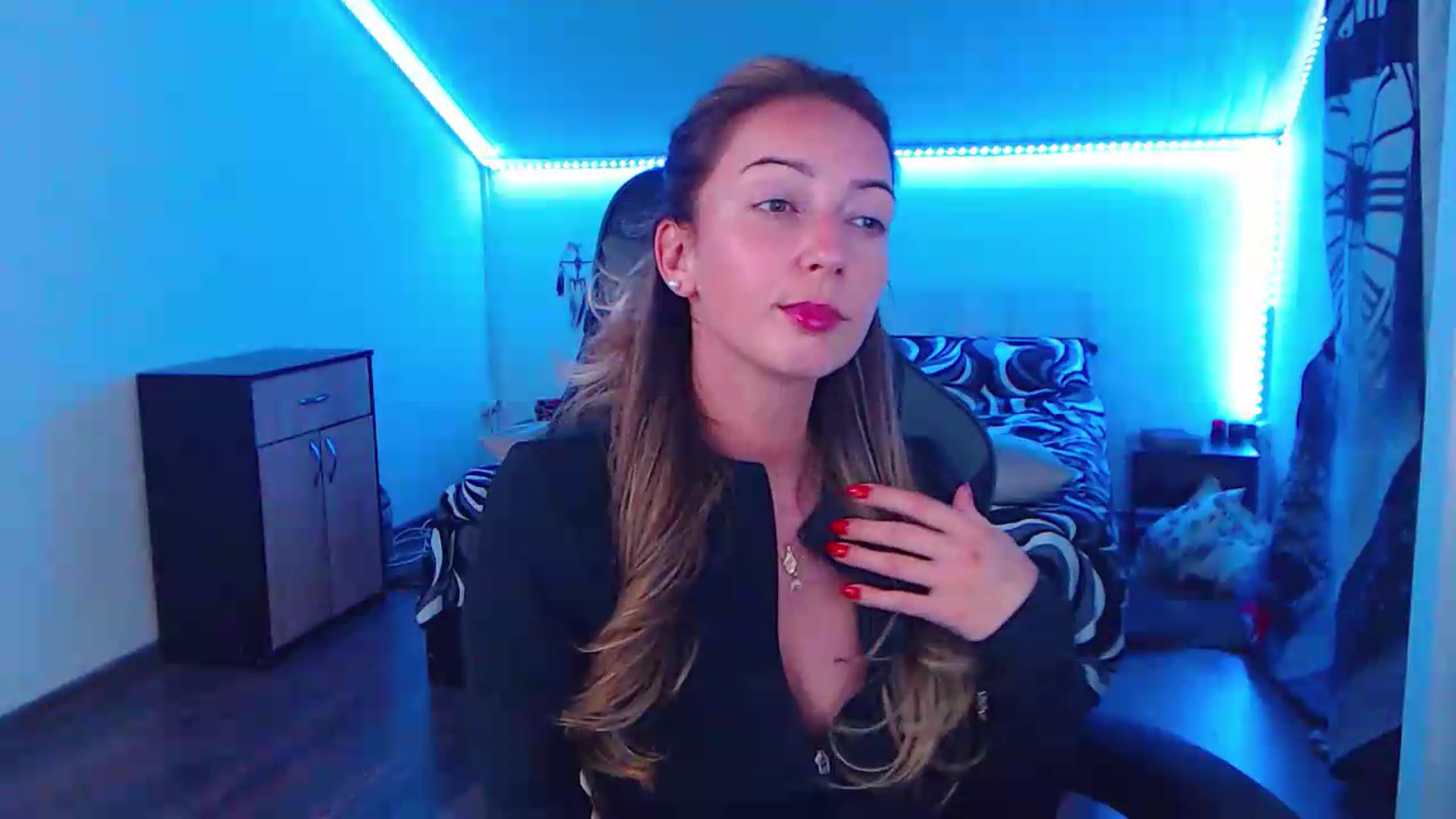 Gallery image thumbnail from SlimCurly's myfreecams stream on, 06/13/2026, 22:01 image 17 of 20
