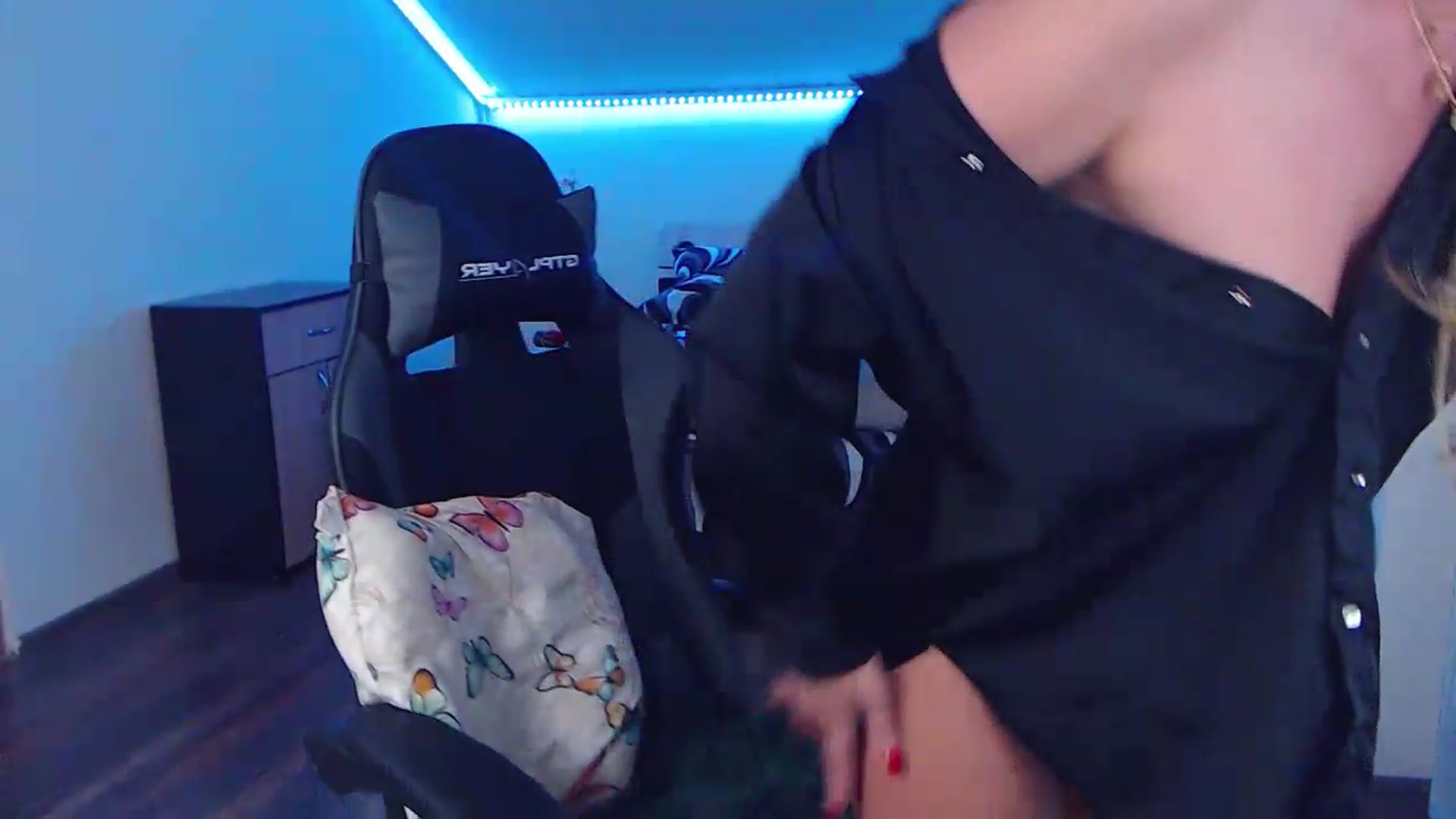 Gallery image thumbnail from SlimCurly's myfreecams stream on, 06/18/2026, 23:29 image 13 of 20