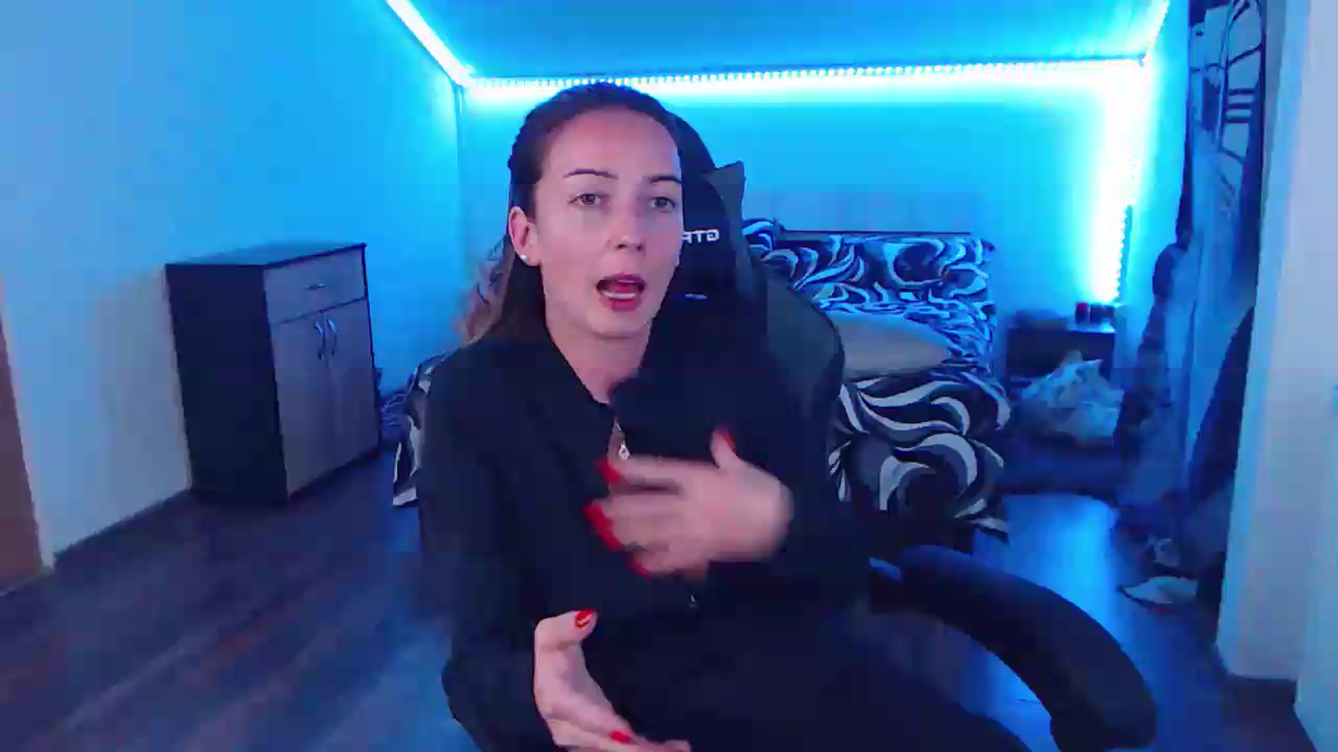 Gallery image thumbnail from SlimCurly's myfreecams stream on, 06/19/2026, 23:31 image 4 of 20
