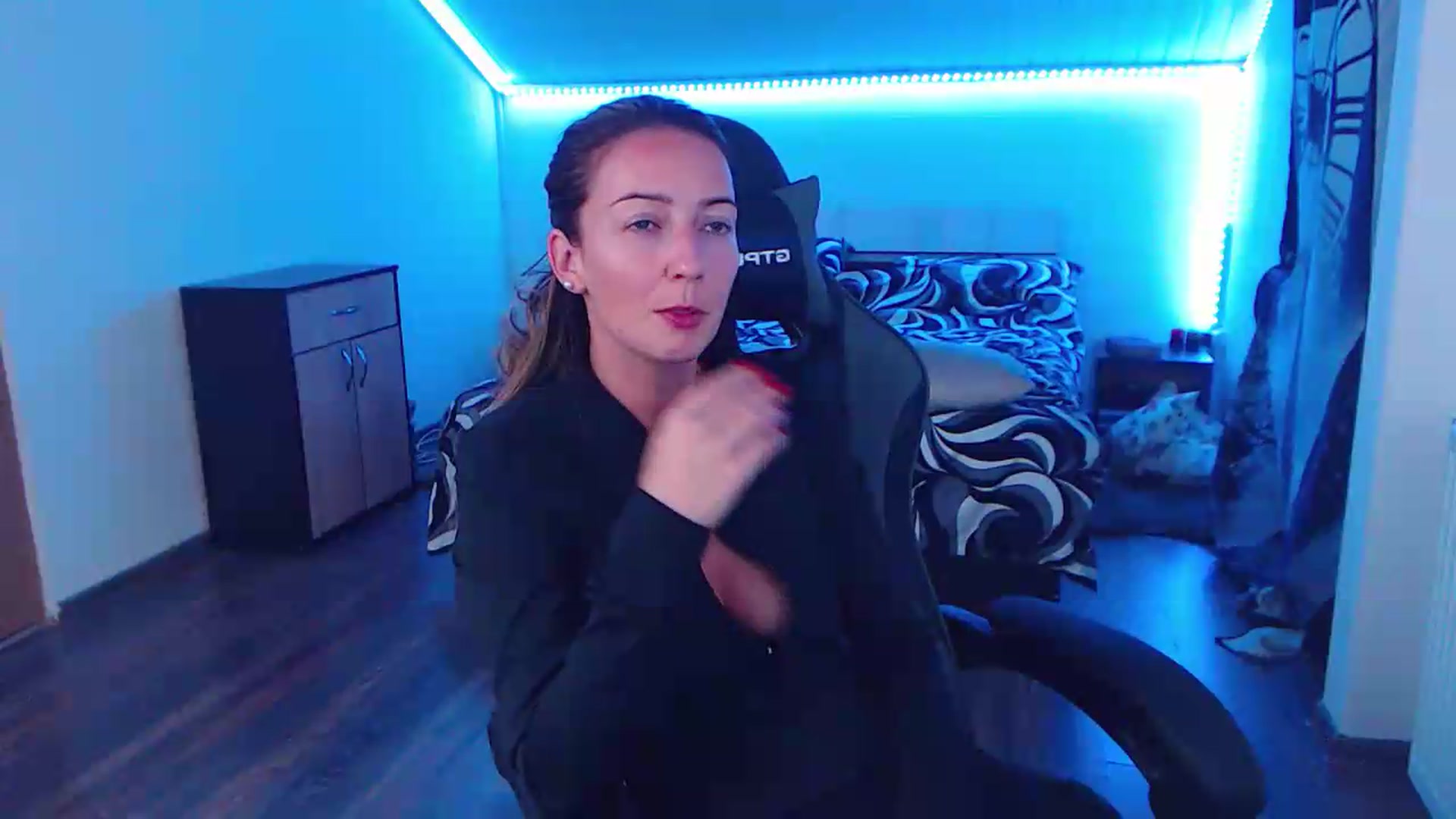 Gallery image thumbnail from SlimCurly's myfreecams stream on, 06/19/2026, 23:31 image 2 of 20