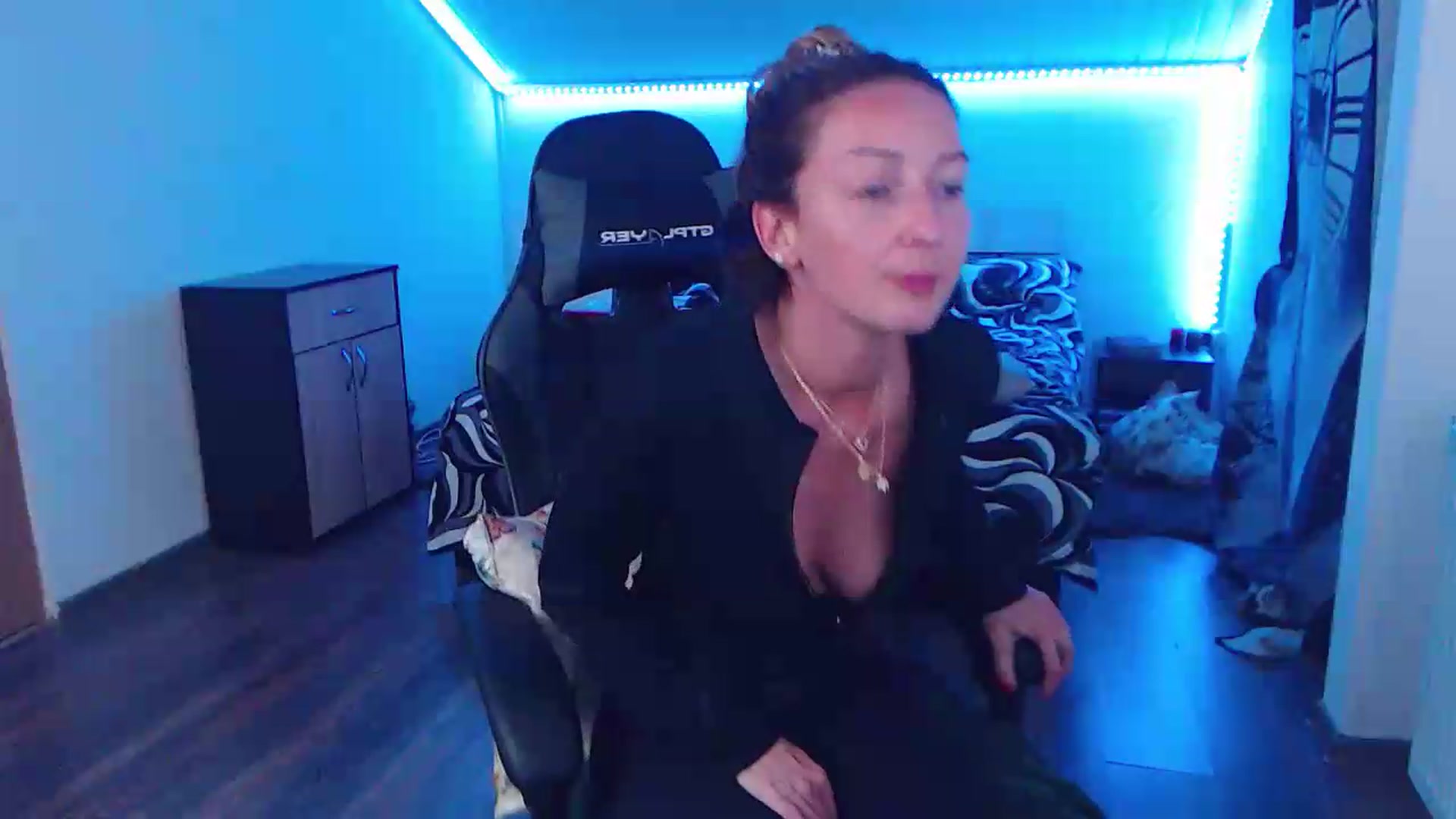 Gallery image thumbnail from SlimCurly's myfreecams stream on, 06/19/2026, 23:31 image 15 of 20