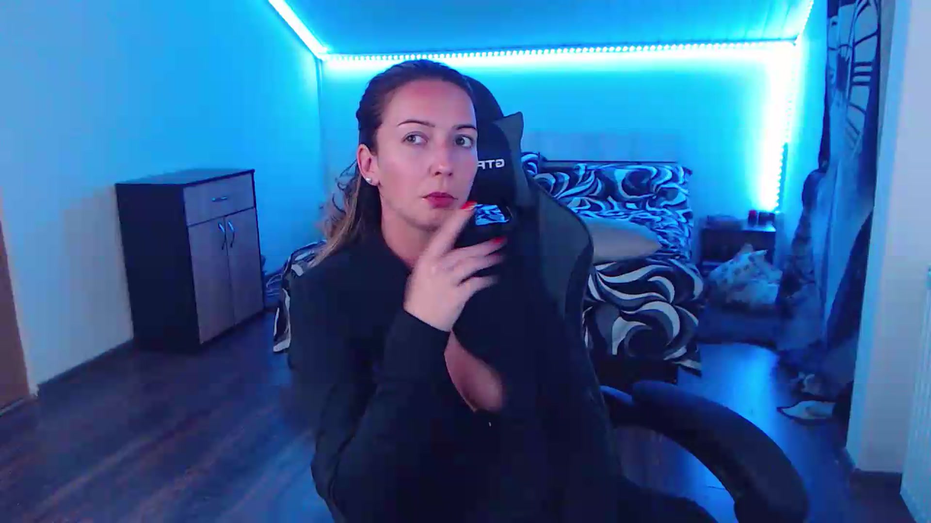 Gallery image thumbnail from SlimCurly's myfreecams stream on, 06/19/2026, 23:31 image 3 of 20