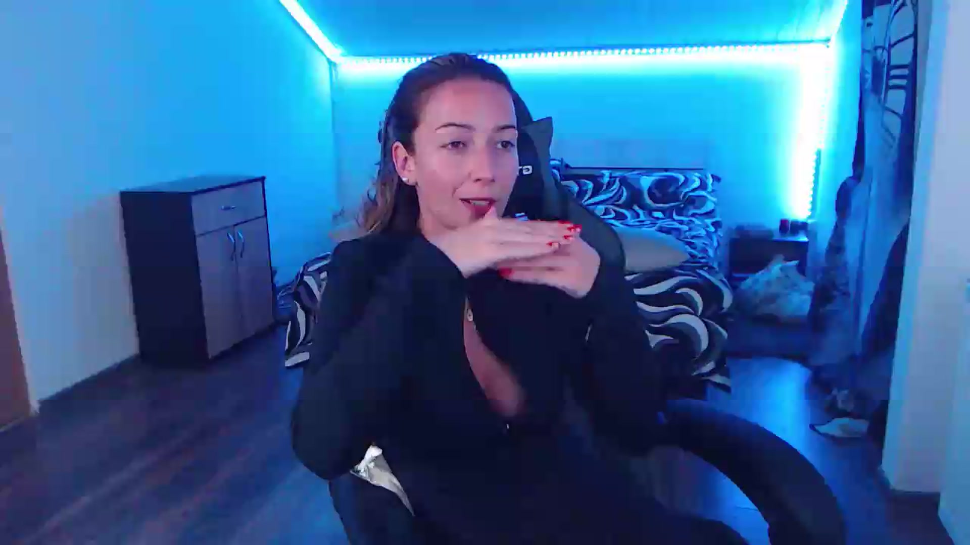 Gallery image thumbnail from SlimCurly's myfreecams stream on, 06/19/2026, 23:31 image 1 of 20