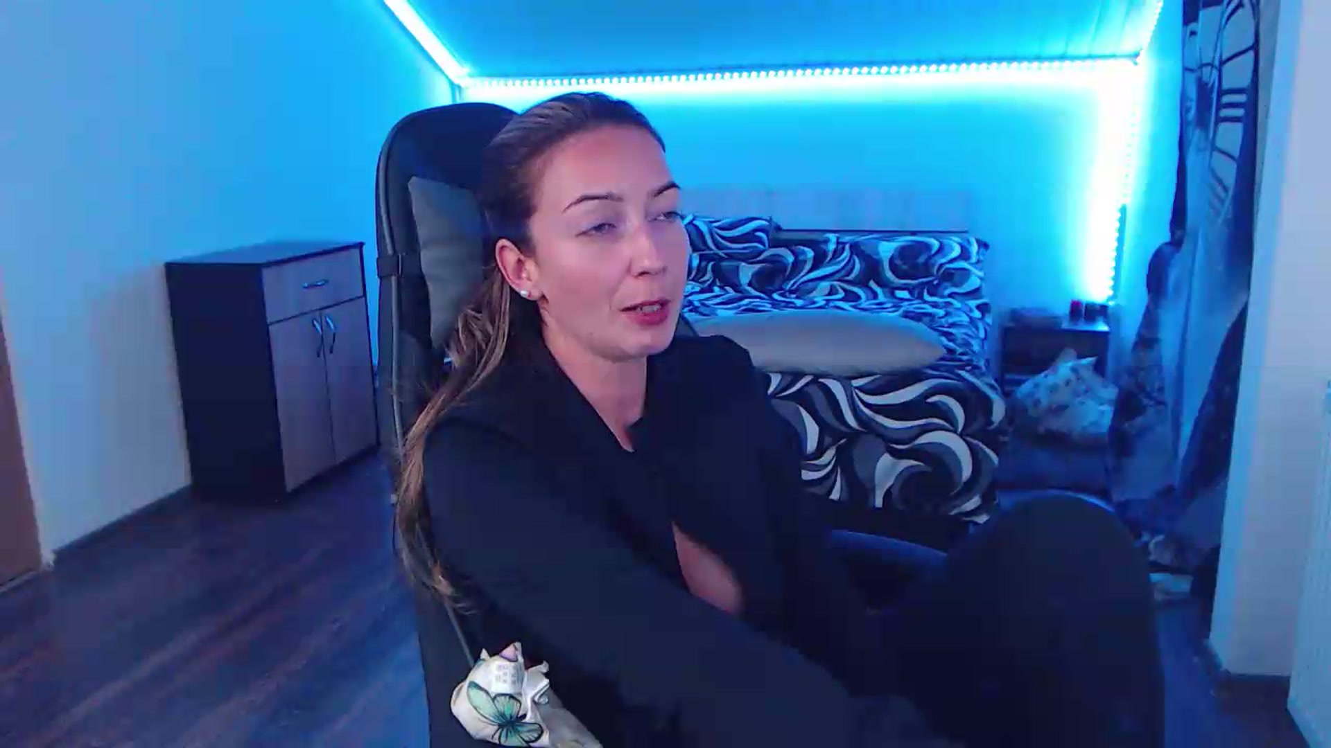 Gallery image thumbnail from SlimCurly's myfreecams stream on, 06/19/2026, 23:31 image 9 of 20