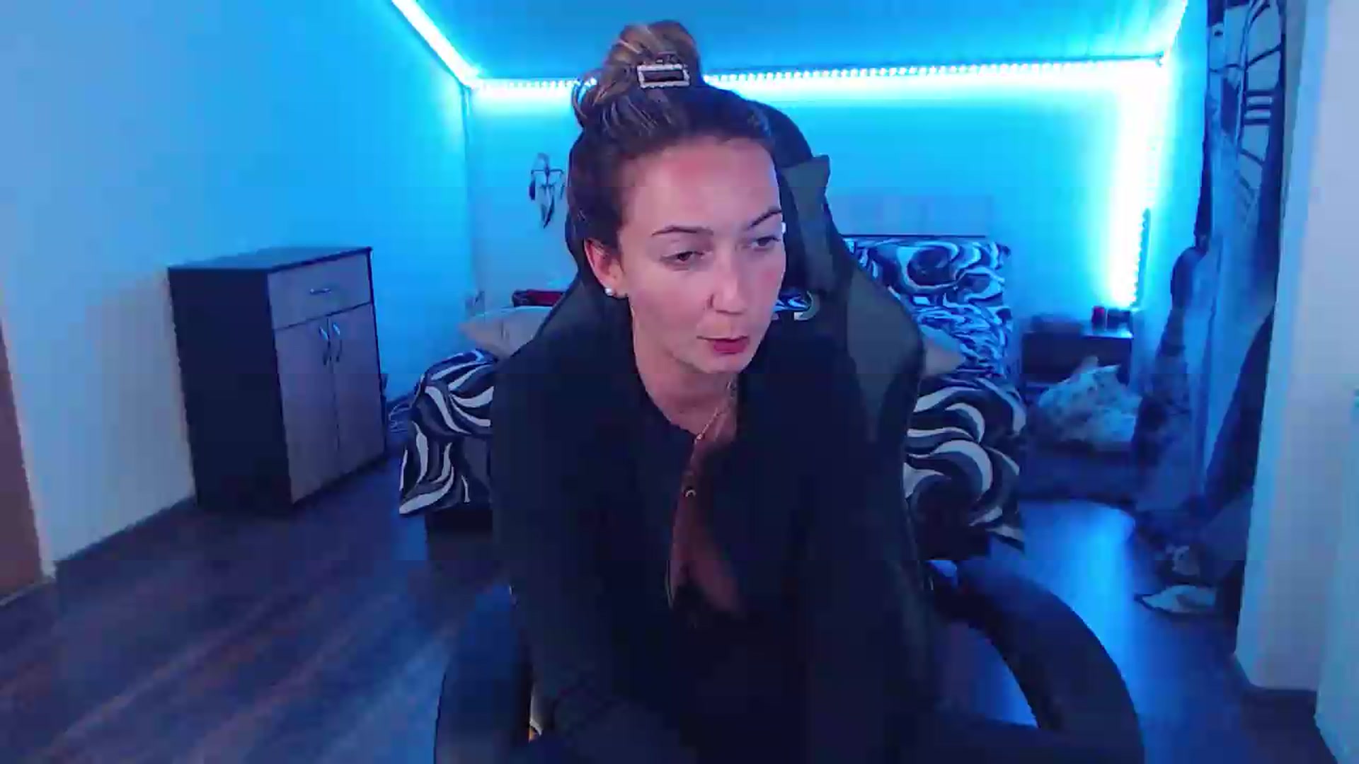 Gallery image thumbnail from SlimCurly's myfreecams stream on, 06/19/2026, 23:31 image 19 of 20
