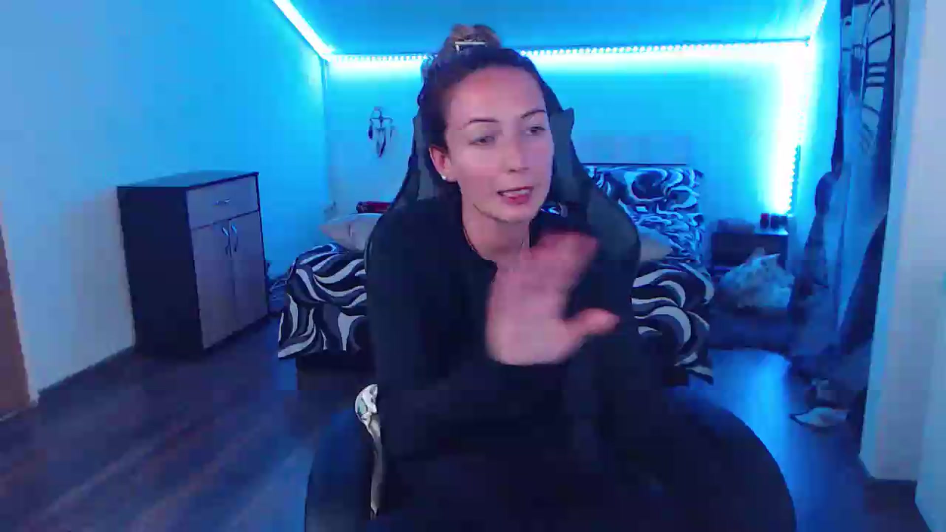 Gallery image thumbnail from SlimCurly's myfreecams stream on, 06/19/2026, 23:31 image 20 of 20