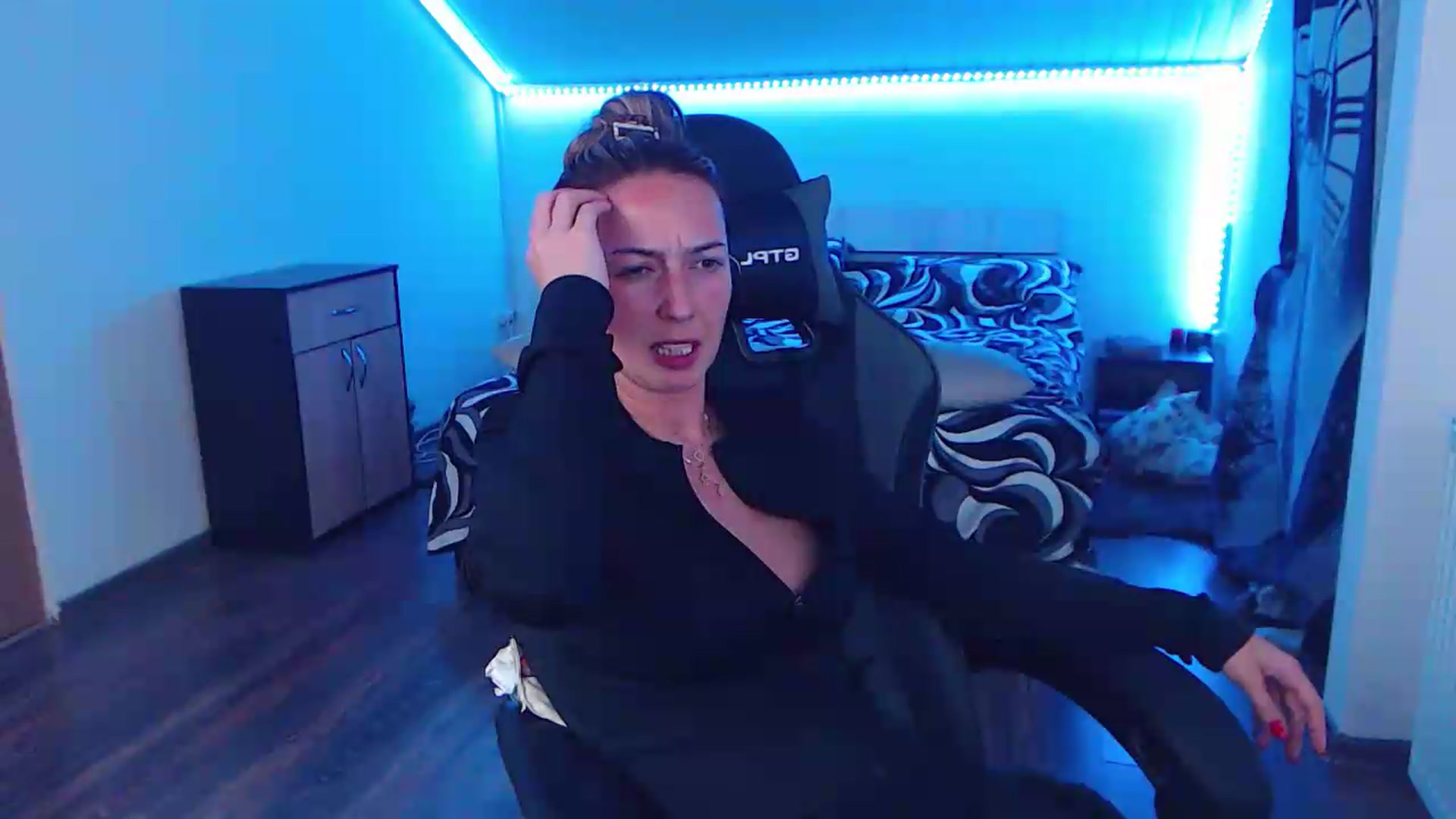 Gallery image thumbnail from SlimCurly's myfreecams stream on, 06/19/2026, 23:31 image 10 of 20