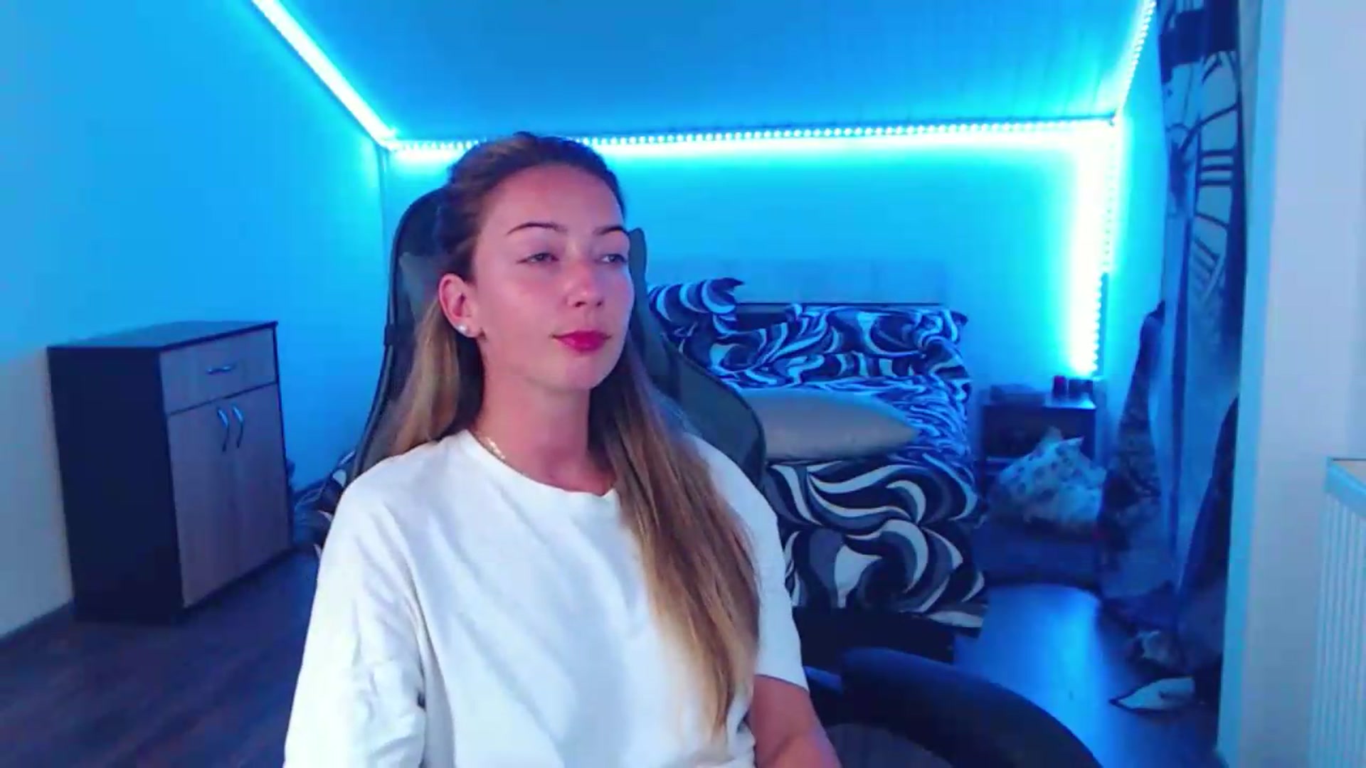 Gallery image thumbnail from SlimCurly's myfreecams stream on, 06/20/2026, 22:20 image 13 of 20
