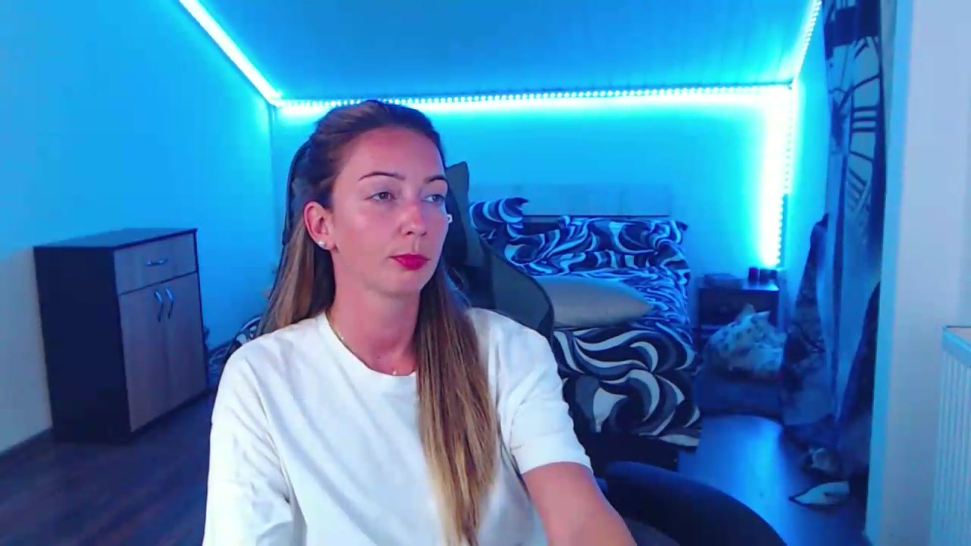 Gallery image thumbnail from SlimCurly's myfreecams stream on, 06/20/2026, 22:20 image 14 of 20