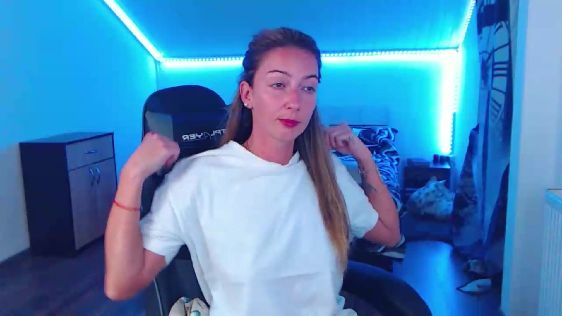 Gallery image thumbnail from SlimCurly's myfreecams stream on, 06/20/2026, 22:20 image 9 of 20