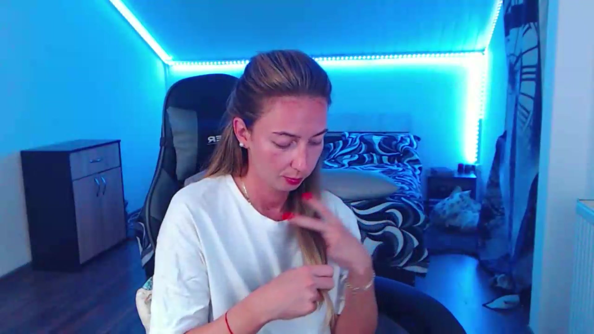 Gallery image thumbnail from SlimCurly's myfreecams stream on, 06/20/2026, 22:20 image 11 of 20