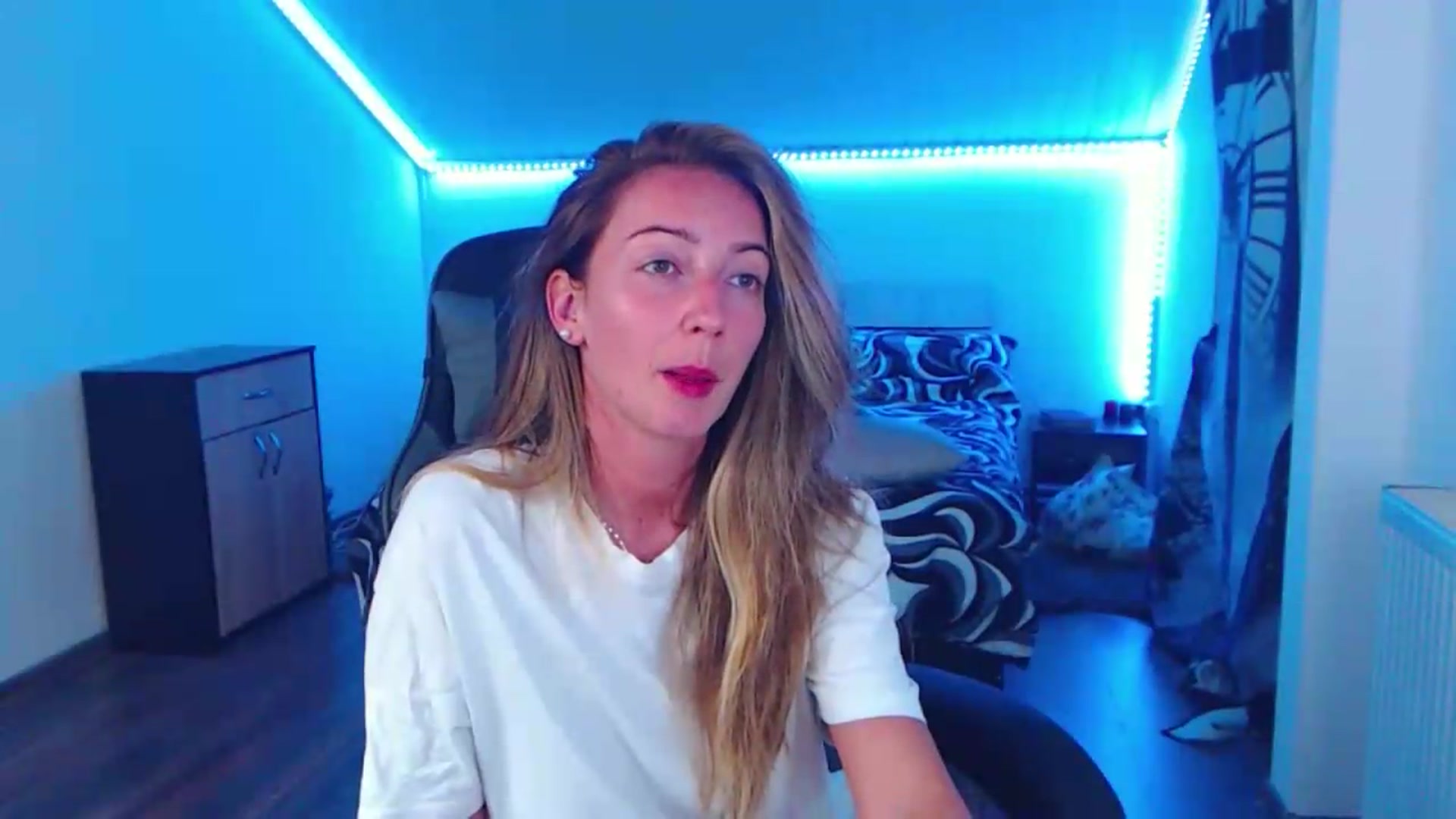 Gallery image thumbnail from SlimCurly's myfreecams stream on, 06/20/2026, 22:20 image 5 of 20