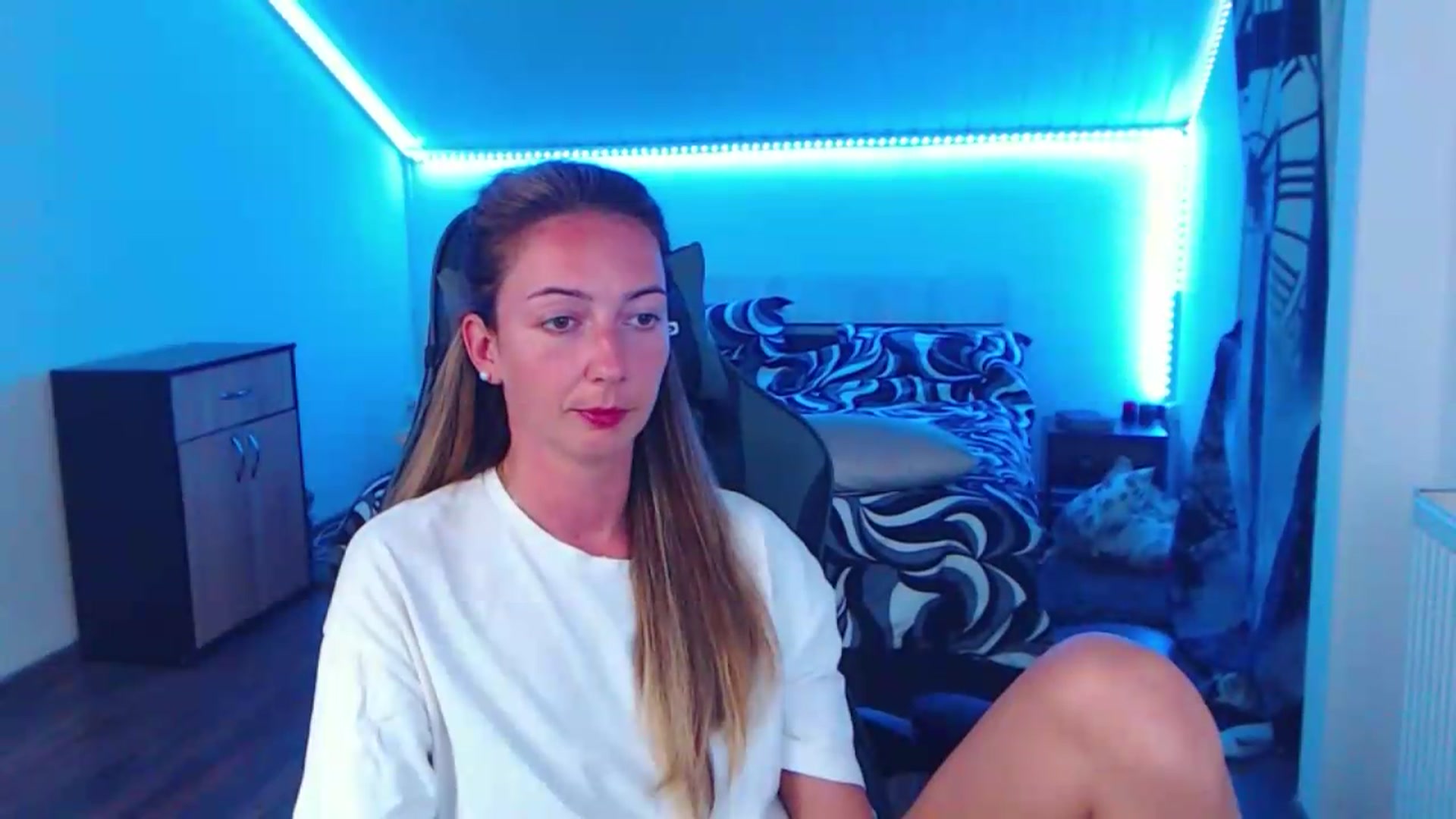 Gallery image thumbnail from SlimCurly's myfreecams stream on, 06/20/2026, 22:20 image 18 of 20